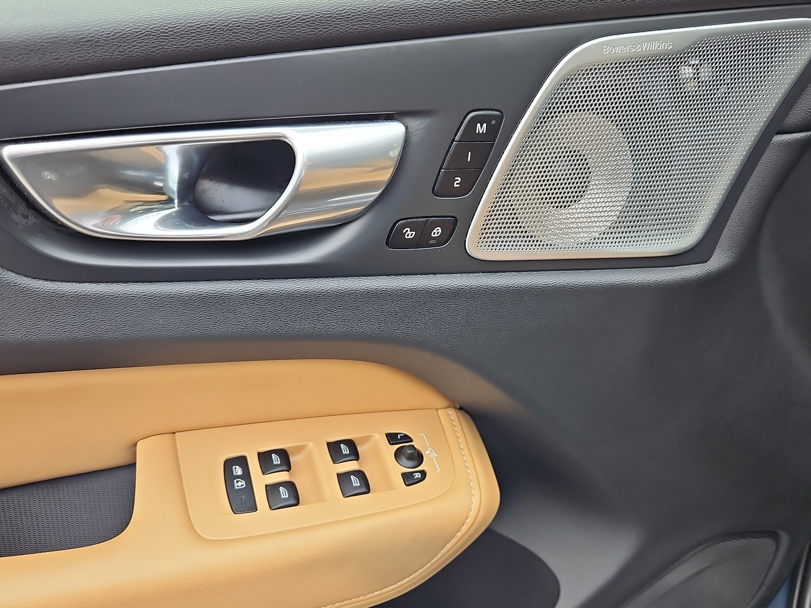 VOLVO XC60 2.0 T8 TE Ultimate Bright eAWD-image-13