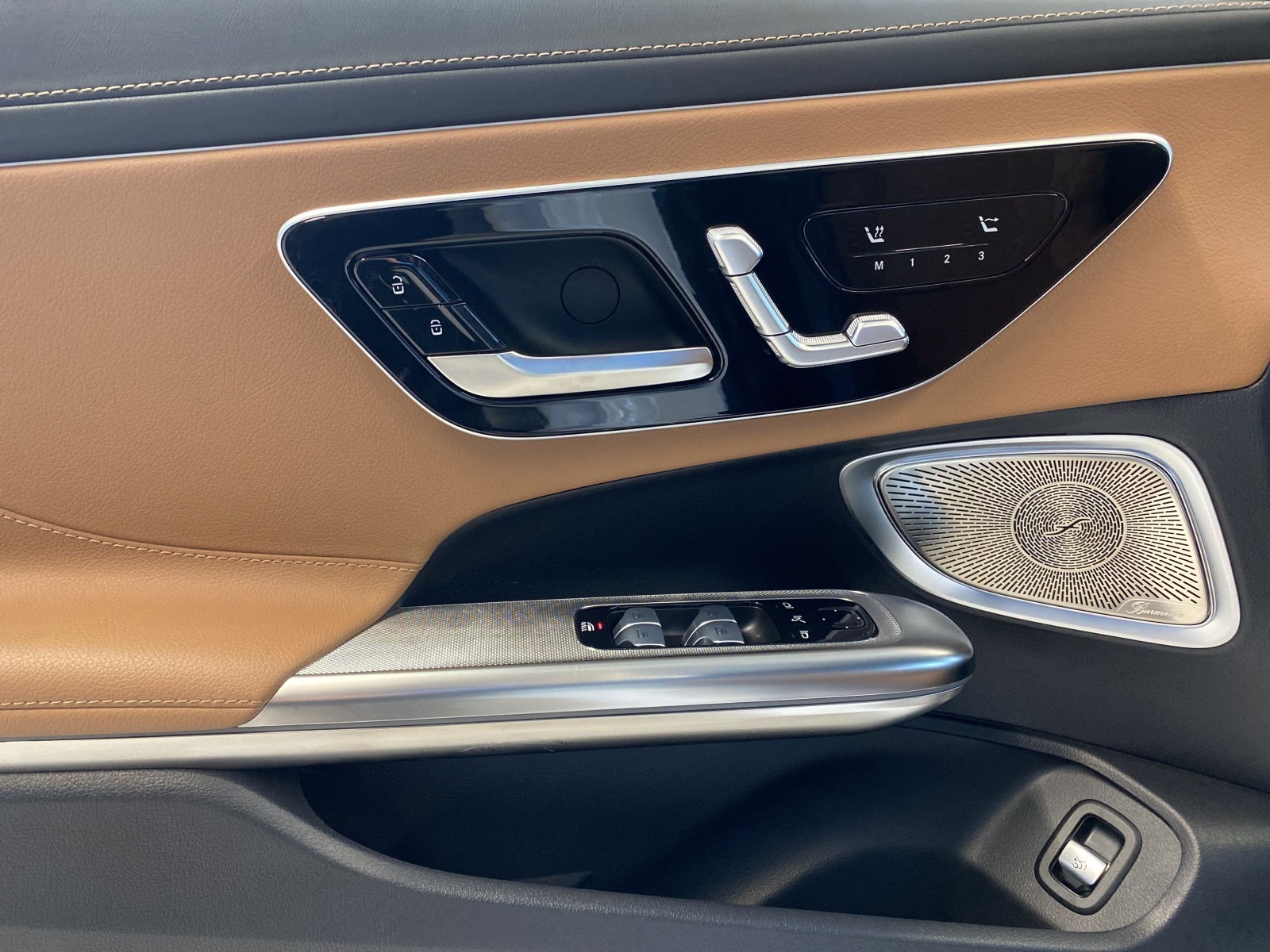 MERCEDES-BENZ CLE 450 AMG Line 4MATIC Cabriolet-image-13