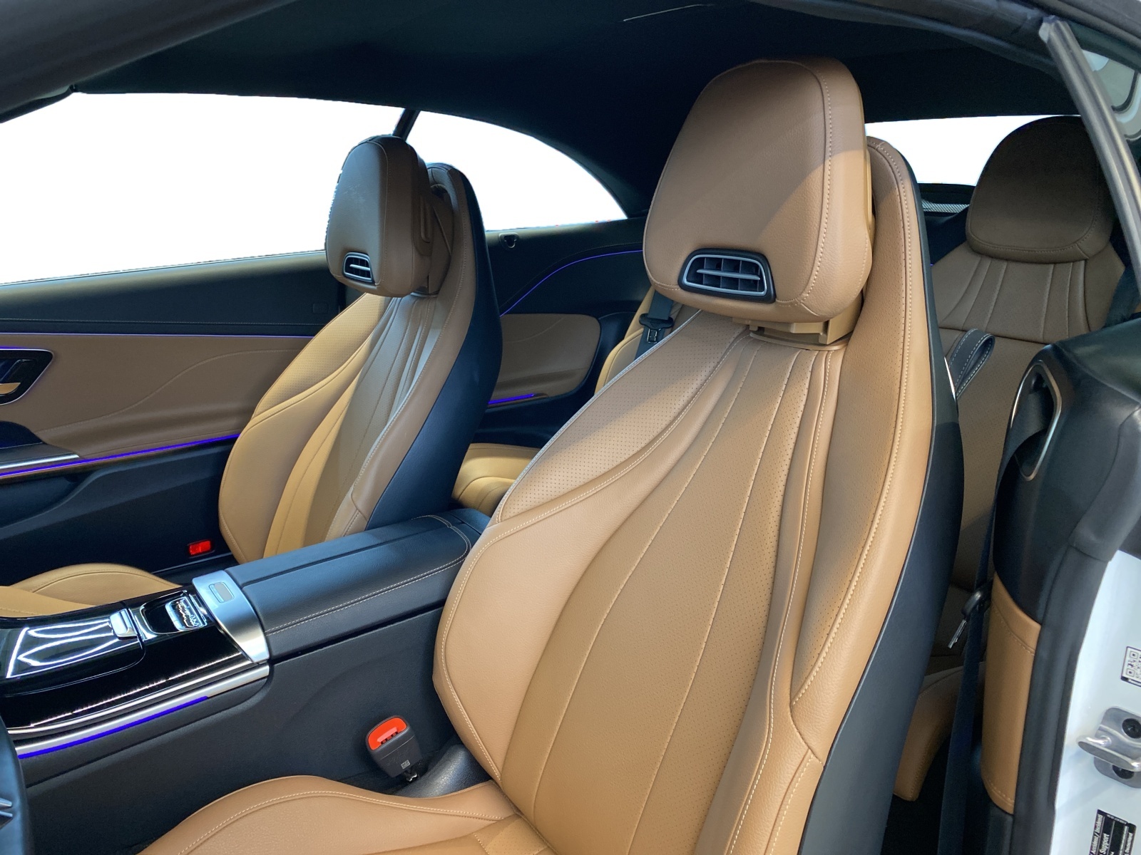 MERCEDES-BENZ CLE 450 AMG Line 4MATIC Cabriolet-image-9