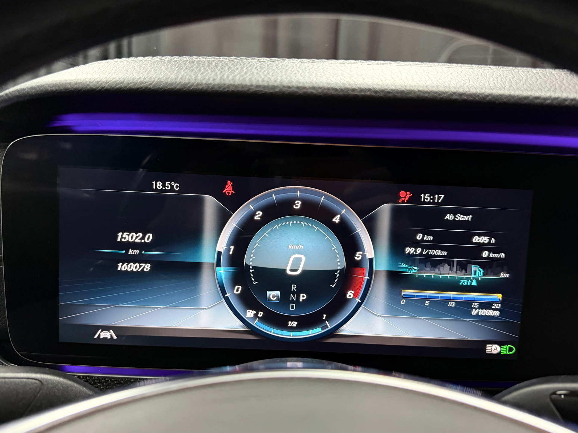 MERCEDES-BENZ E 350 d AMG Line 4Matic 9G-Tronic-image-17
