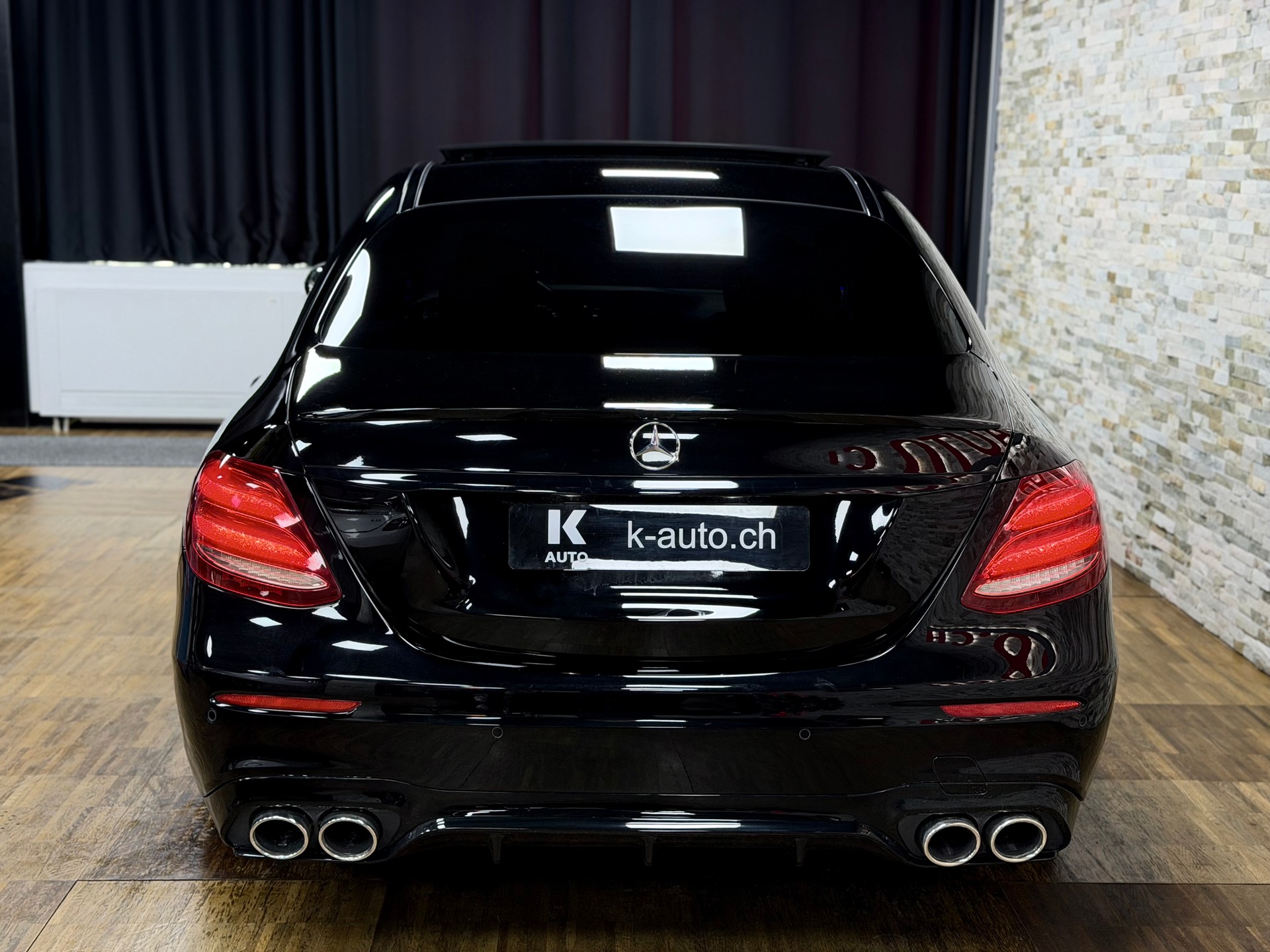 MERCEDES-BENZ E 350 d AMG Line 4Matic 9G-Tronic-showroom-element-3