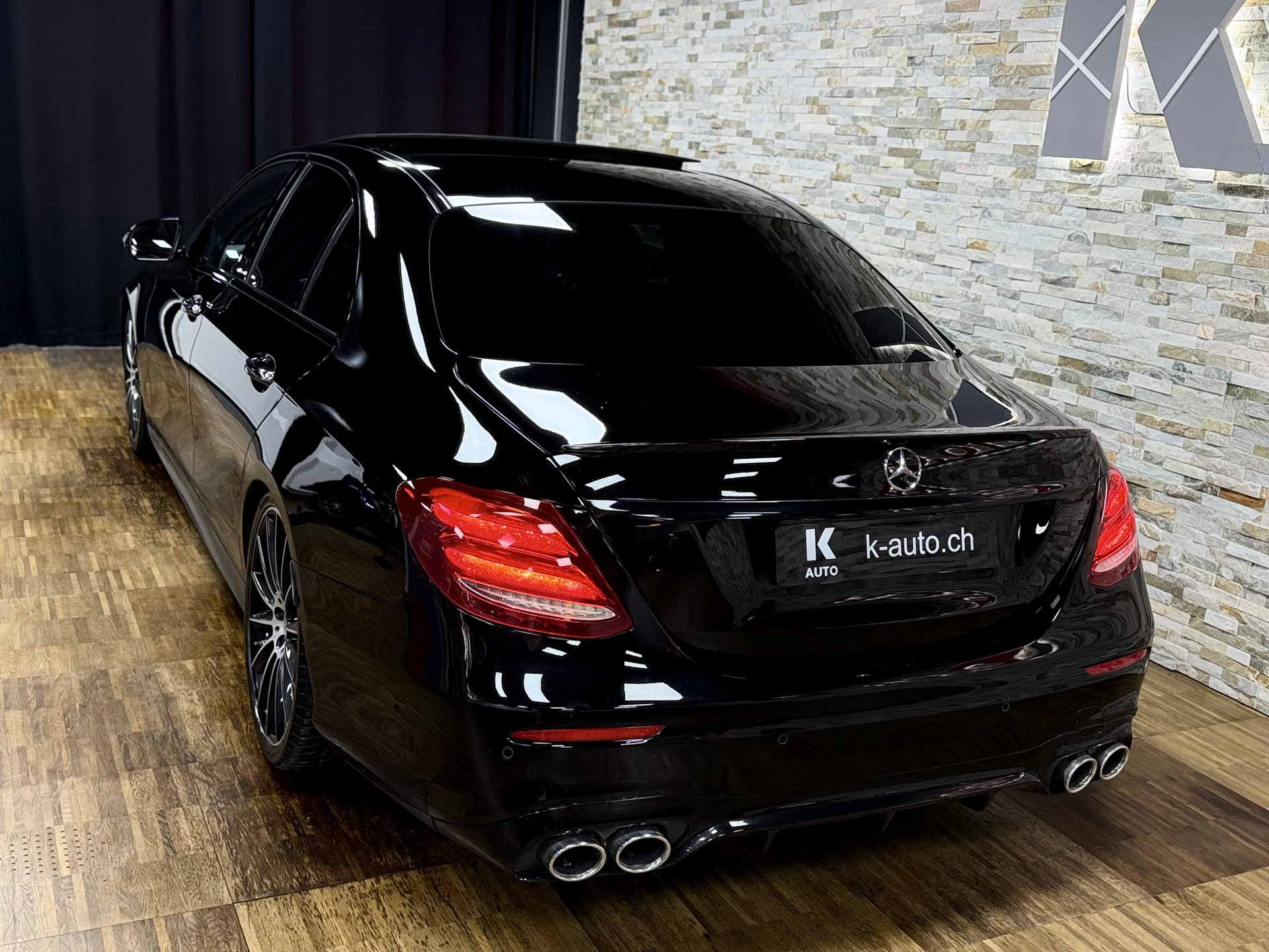 MERCEDES-BENZ E 350 d AMG Line 4Matic 9G-Tronic-showroom-element-2