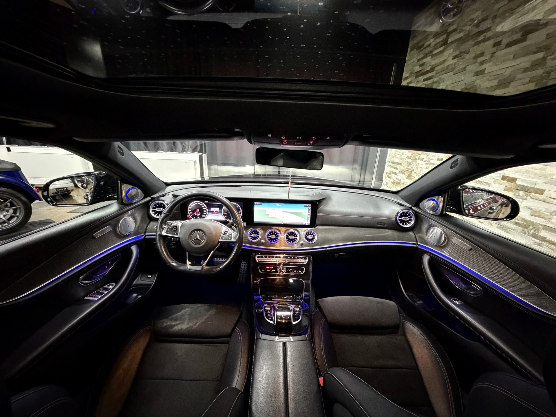 MERCEDES-BENZ E 350 d AMG Line 4Matic 9G-Tronic-image-27