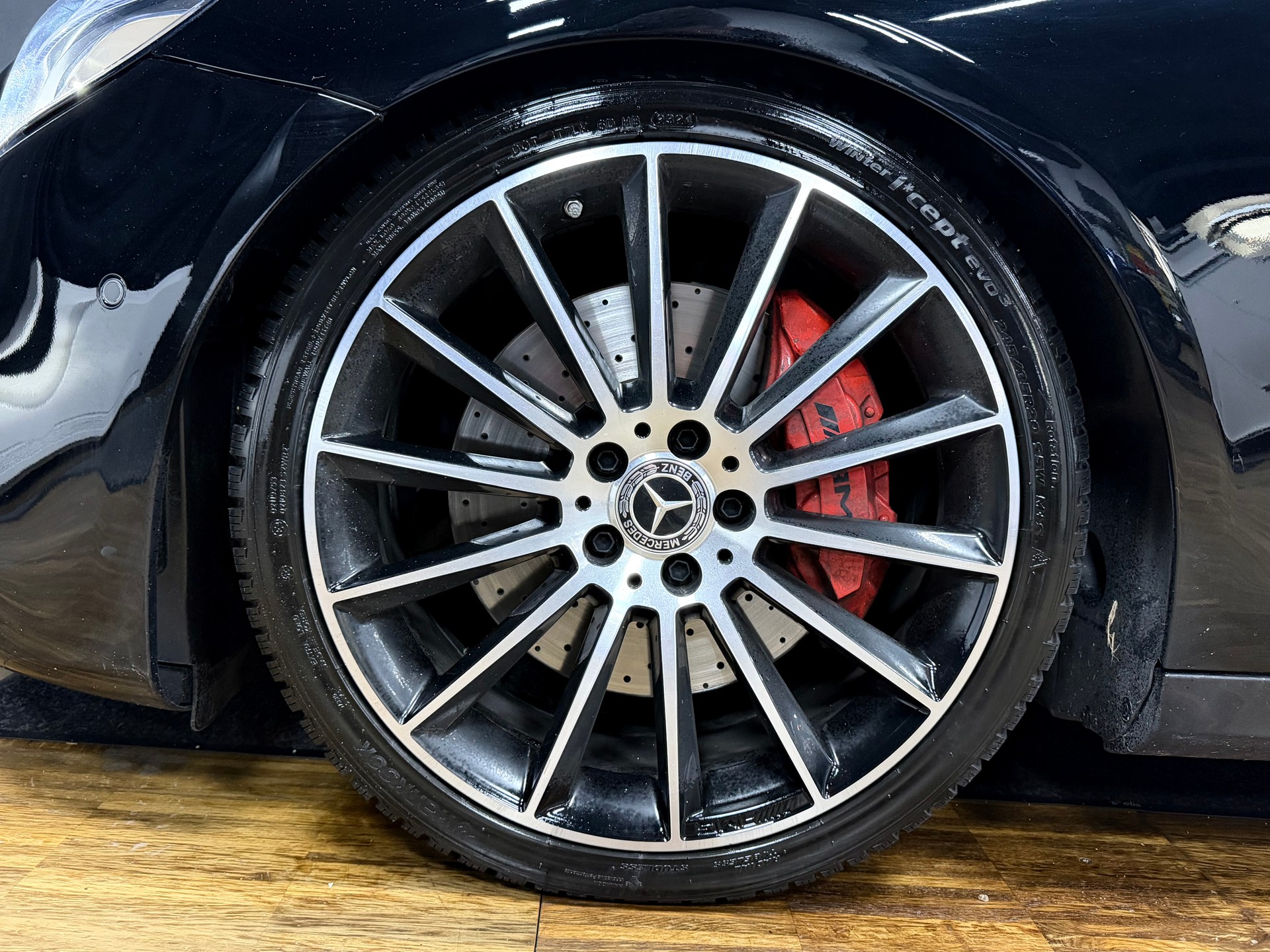 MERCEDES-BENZ E 350 d AMG Line 4Matic 9G-Tronic-image-30
