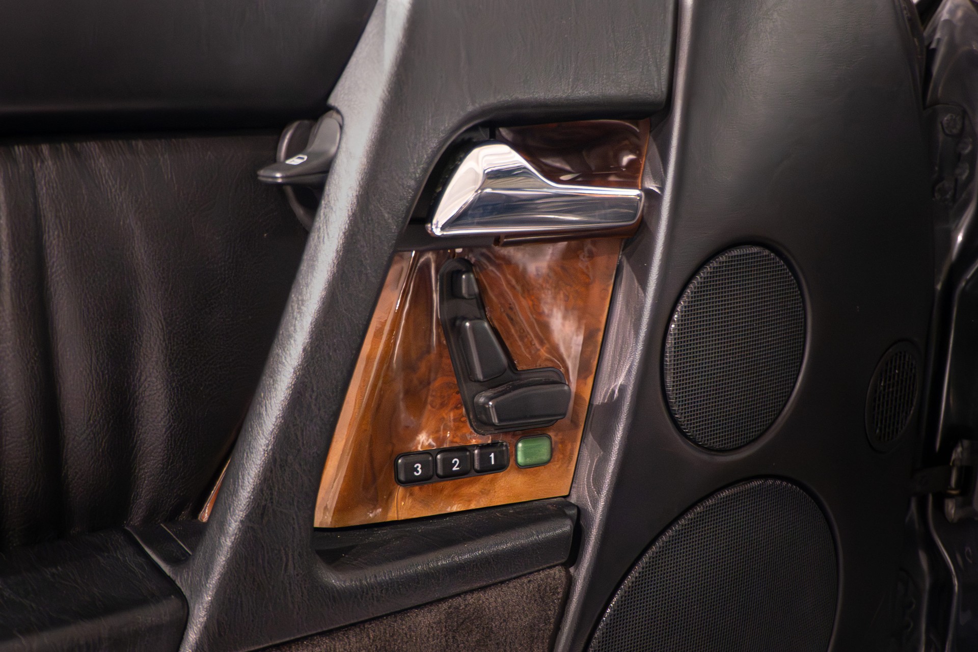 MERCEDES-BENZ SL 600 Automatic-image-10