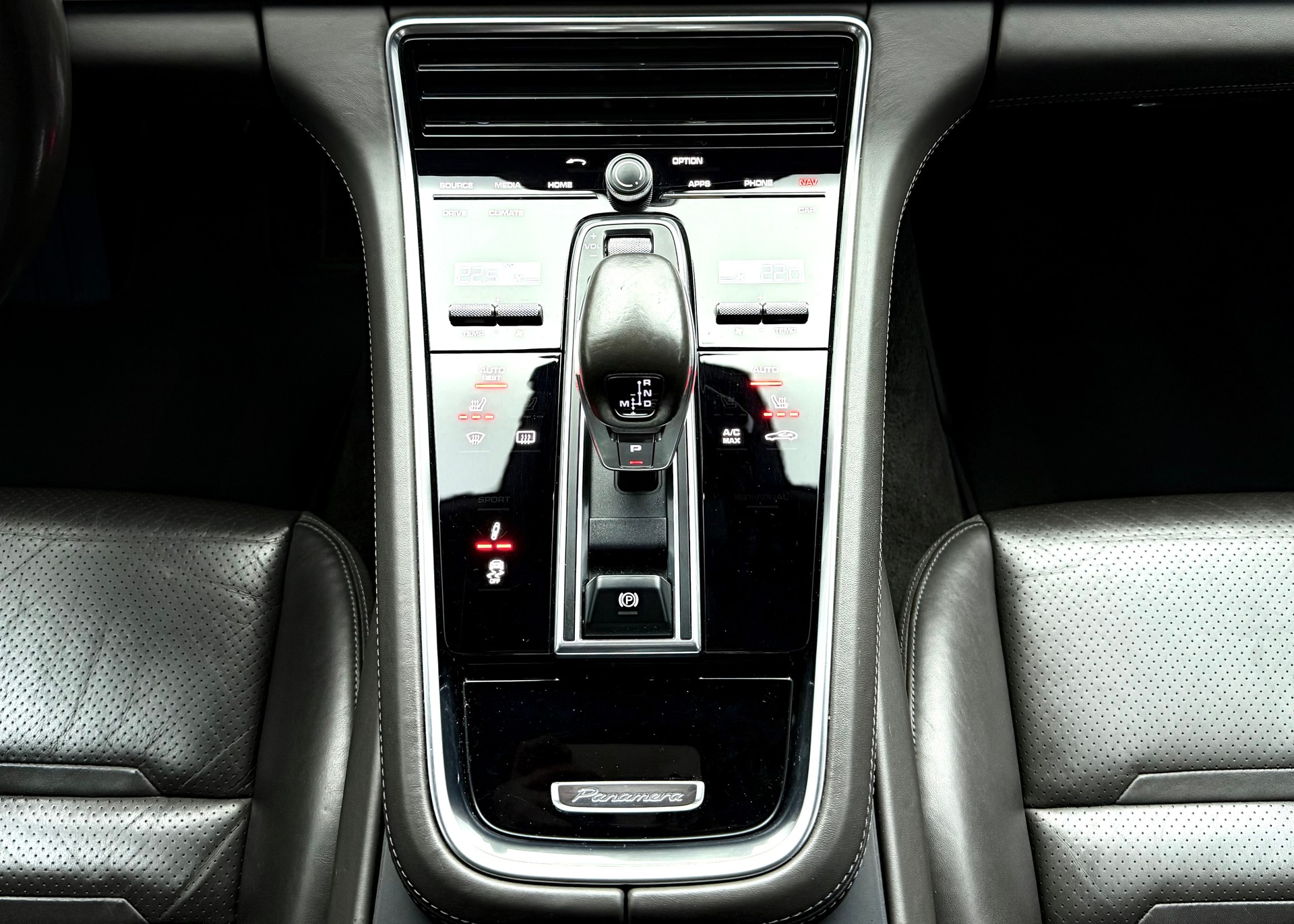 PORSCHE Panamera 4S PDK-image-12