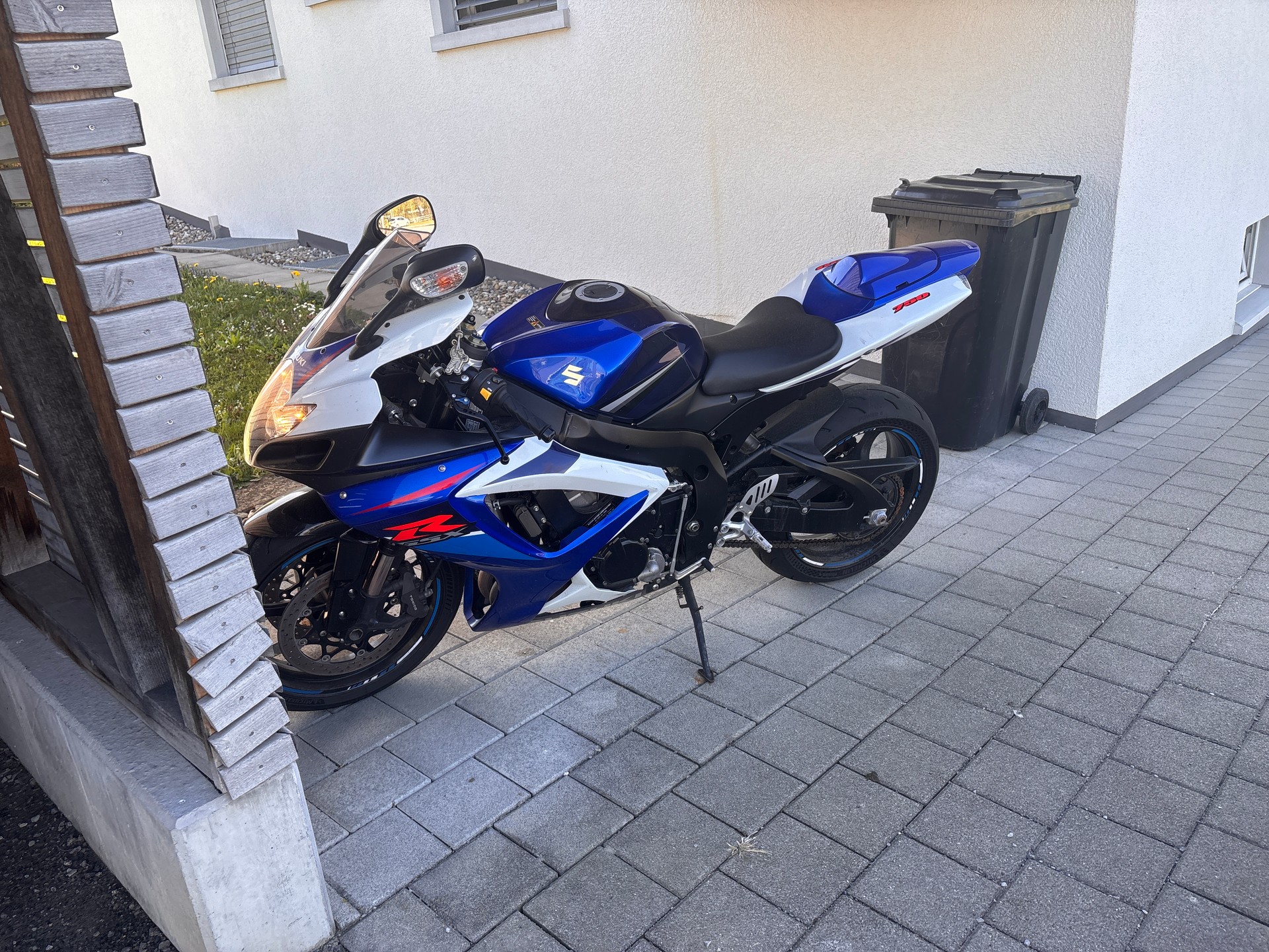SUZUKI GSX-R 750-image-1