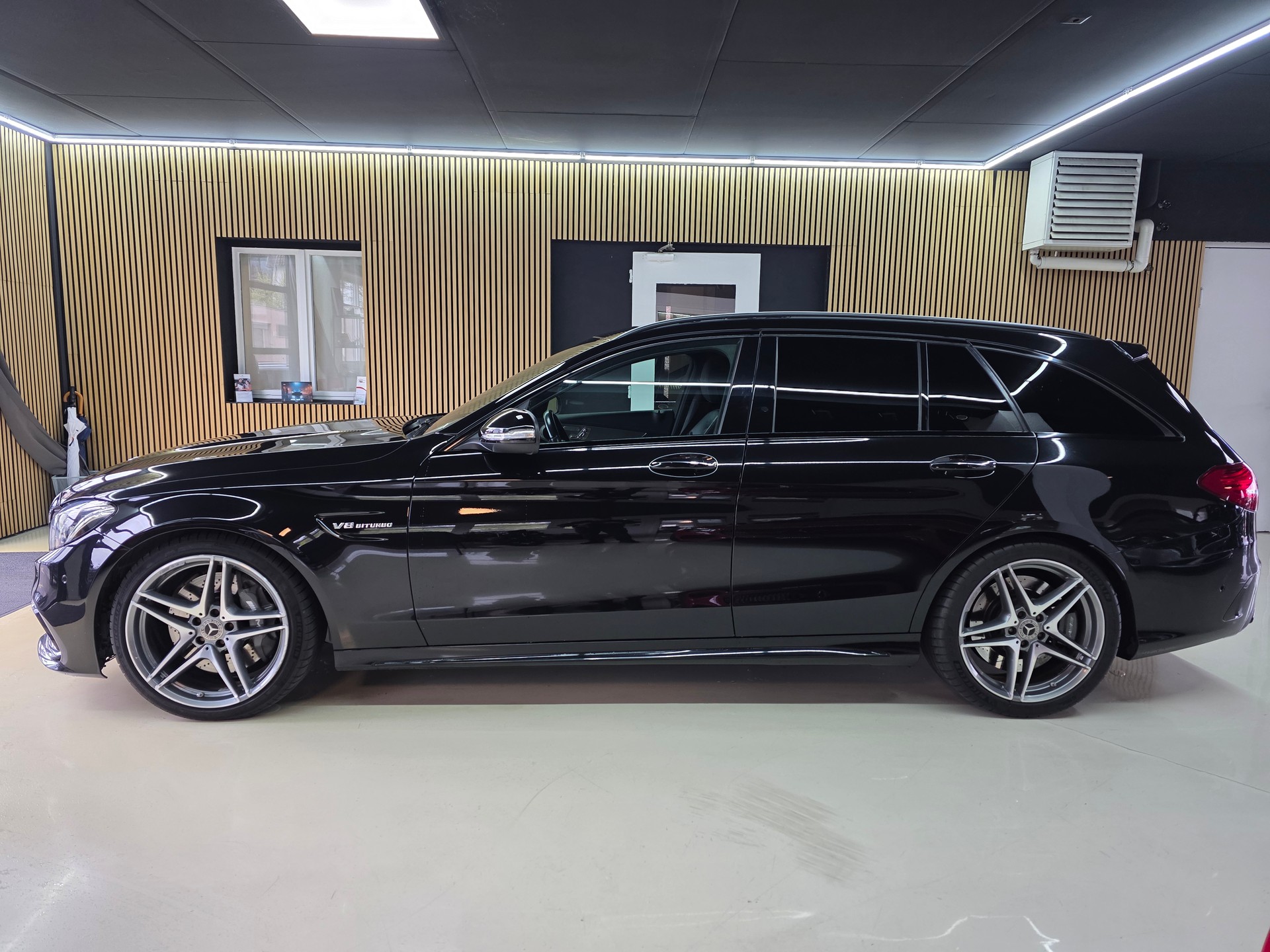 MERCEDES-BENZ C 63 AMG Speedshift-showroom-element-3