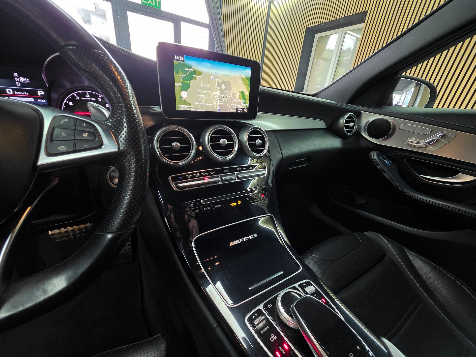 MERCEDES-BENZ C 63 AMG Speedshift-image-12