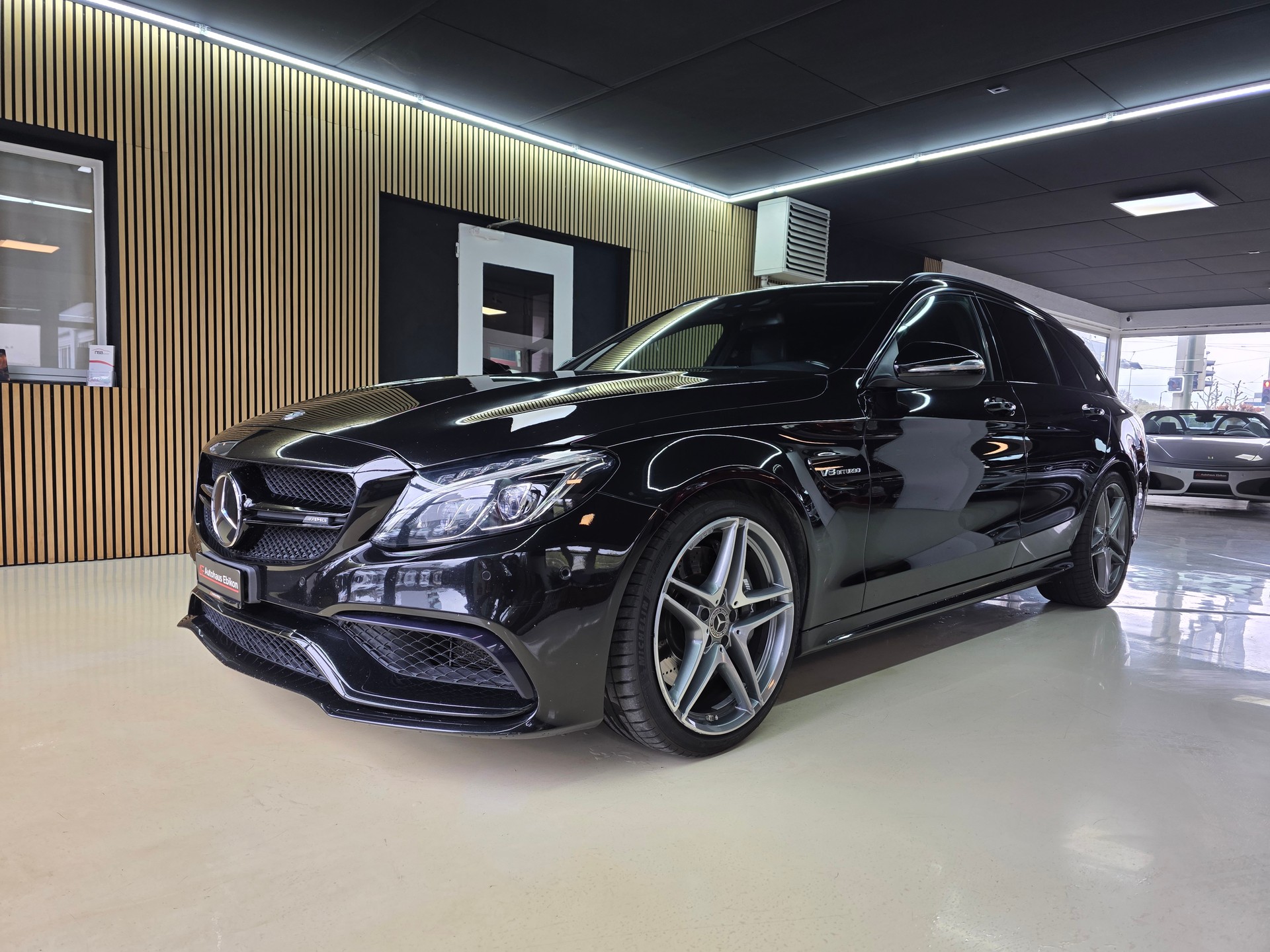 MERCEDES-BENZ C 63 AMG Speedshift-showroom-element-2