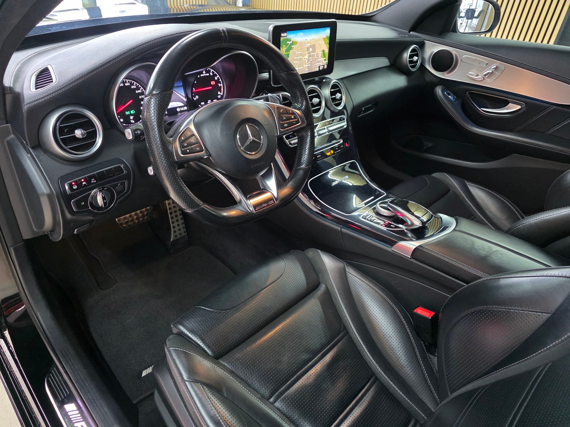 MERCEDES-BENZ C 63 AMG Speedshift-image-7
