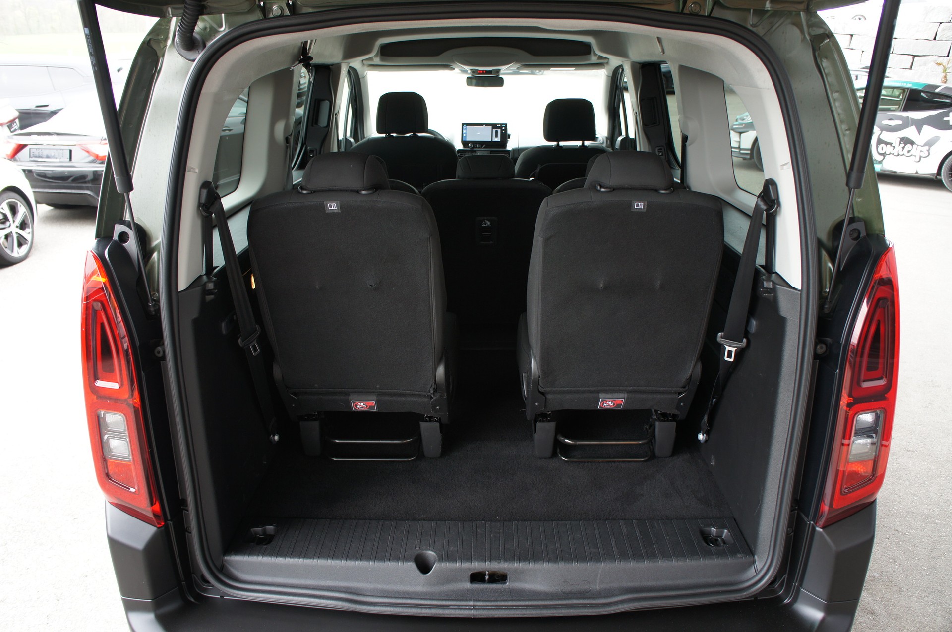 CITROEN Berlingo XL 1.5 BlueHDi 7 Plätze Max EAT8-image-12