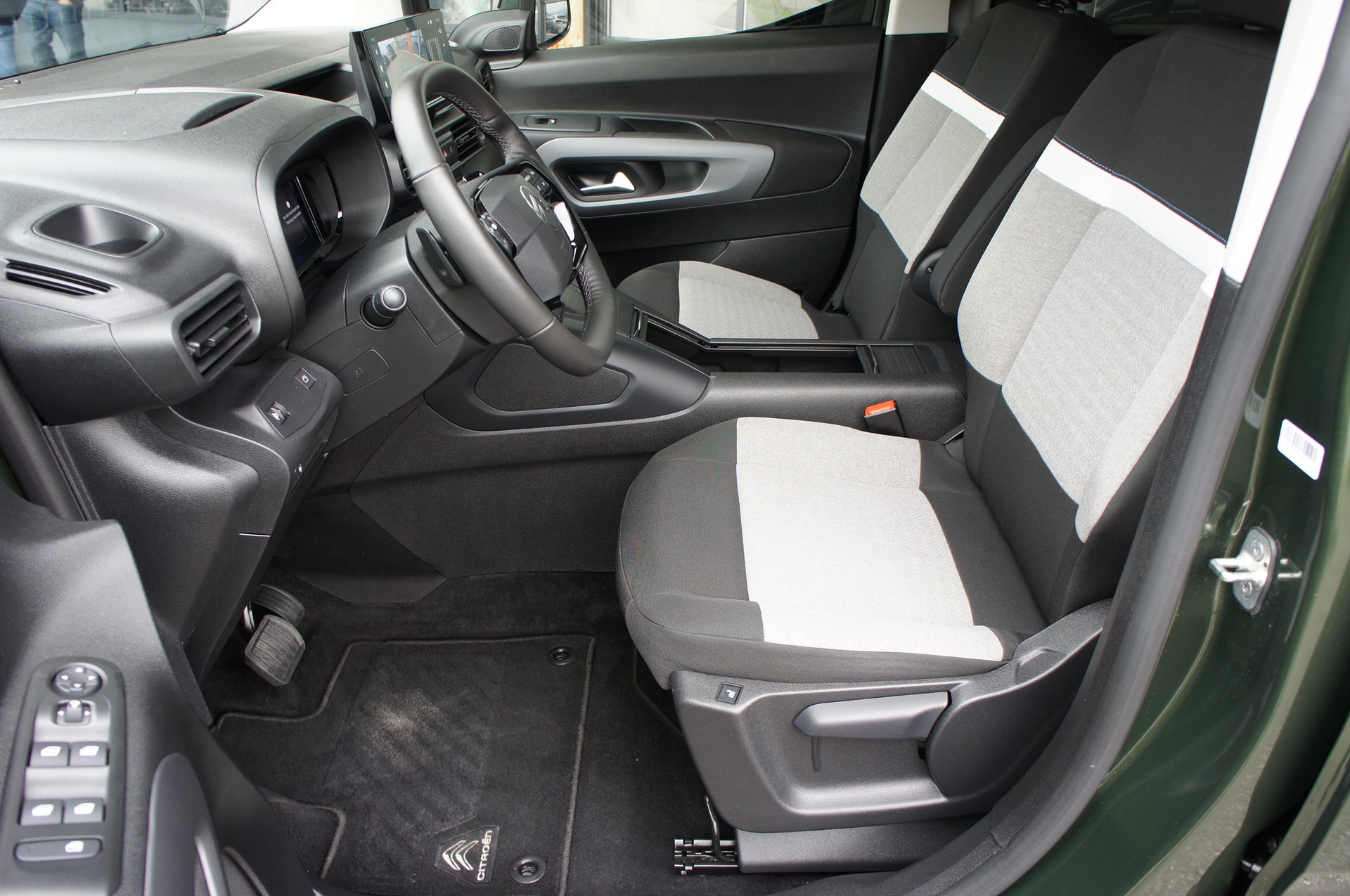CITROEN Berlingo XL 1.5 BlueHDi 7 Plätze Max EAT8-image-14