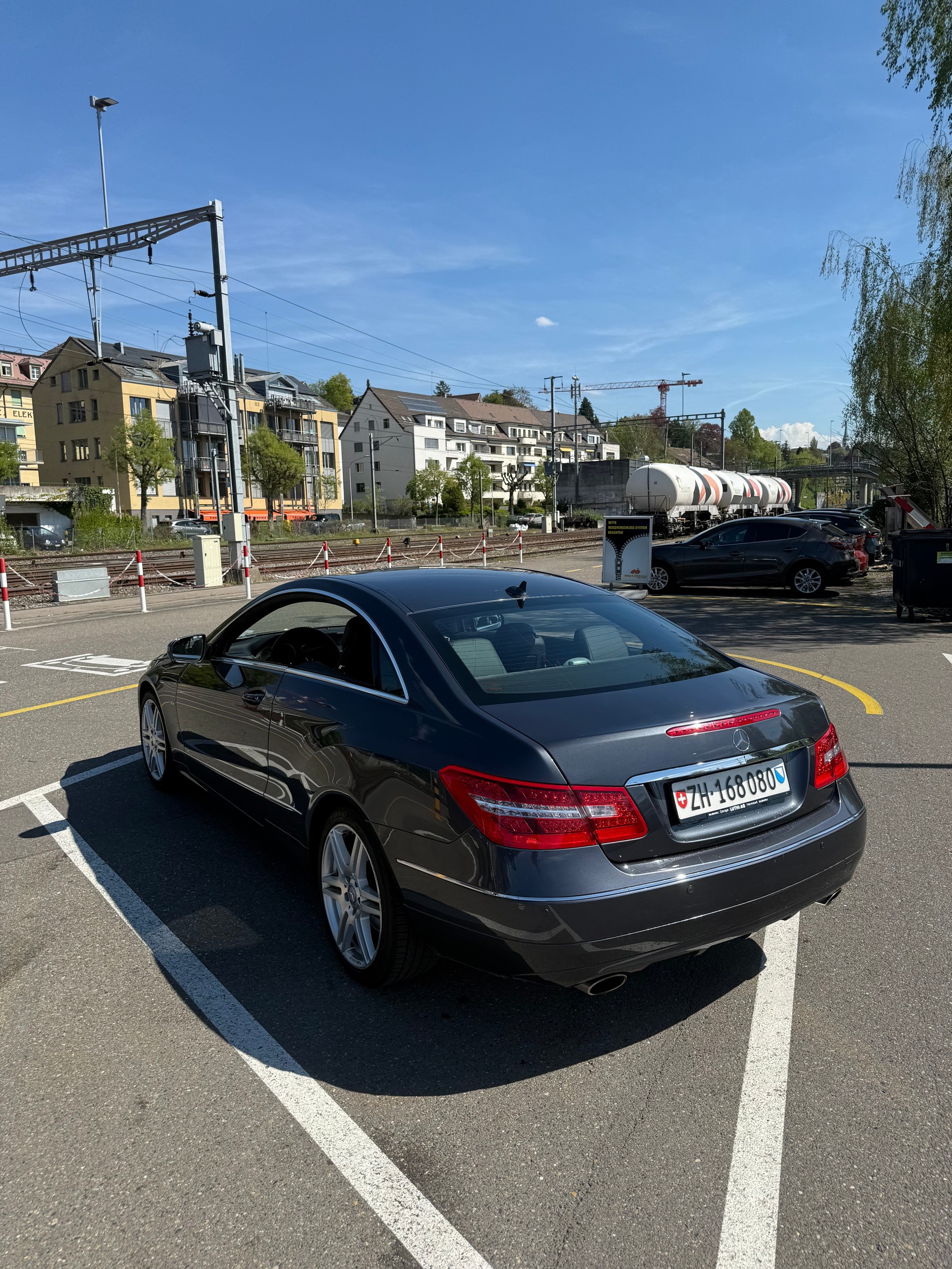 MERCEDES-BENZ E 350 CGI BlueEfficiency 7G-Tronic-image-3