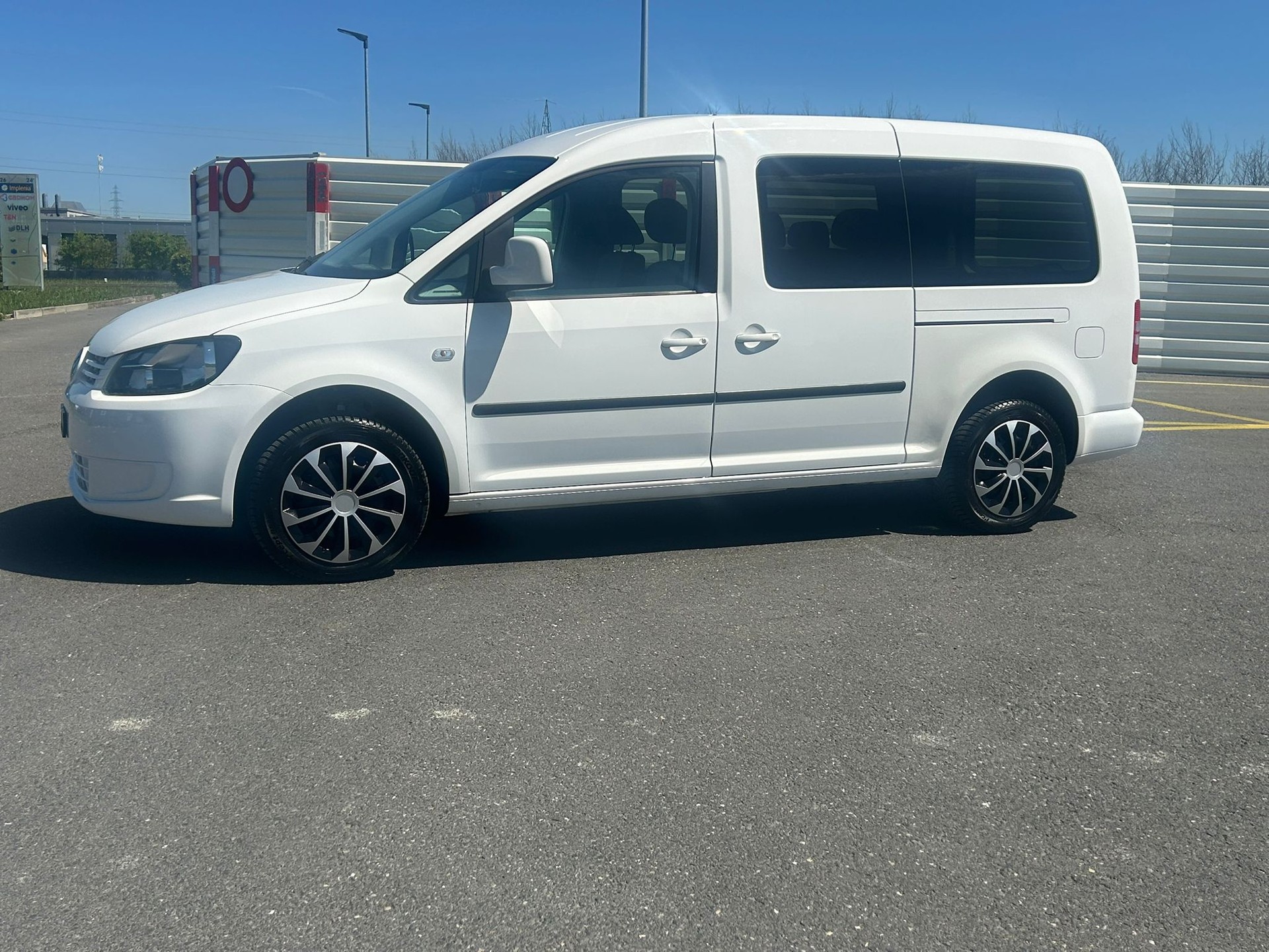 VW Caddy Maxi 1.6 TDI CR Trendline DSG-image-17