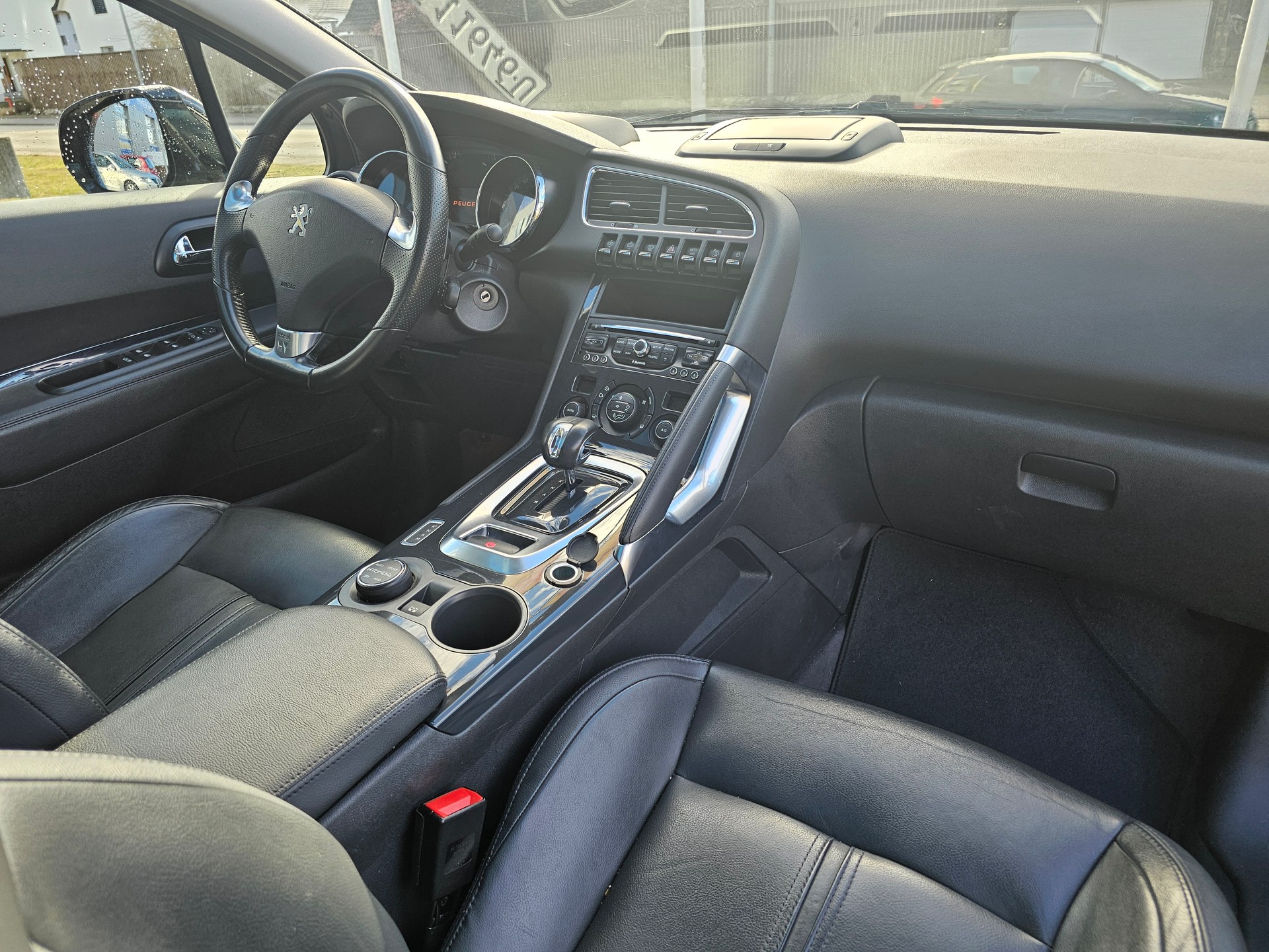 PEUGEOT 3008 HYbrid4 2.0 HDI ETG6-image-10
