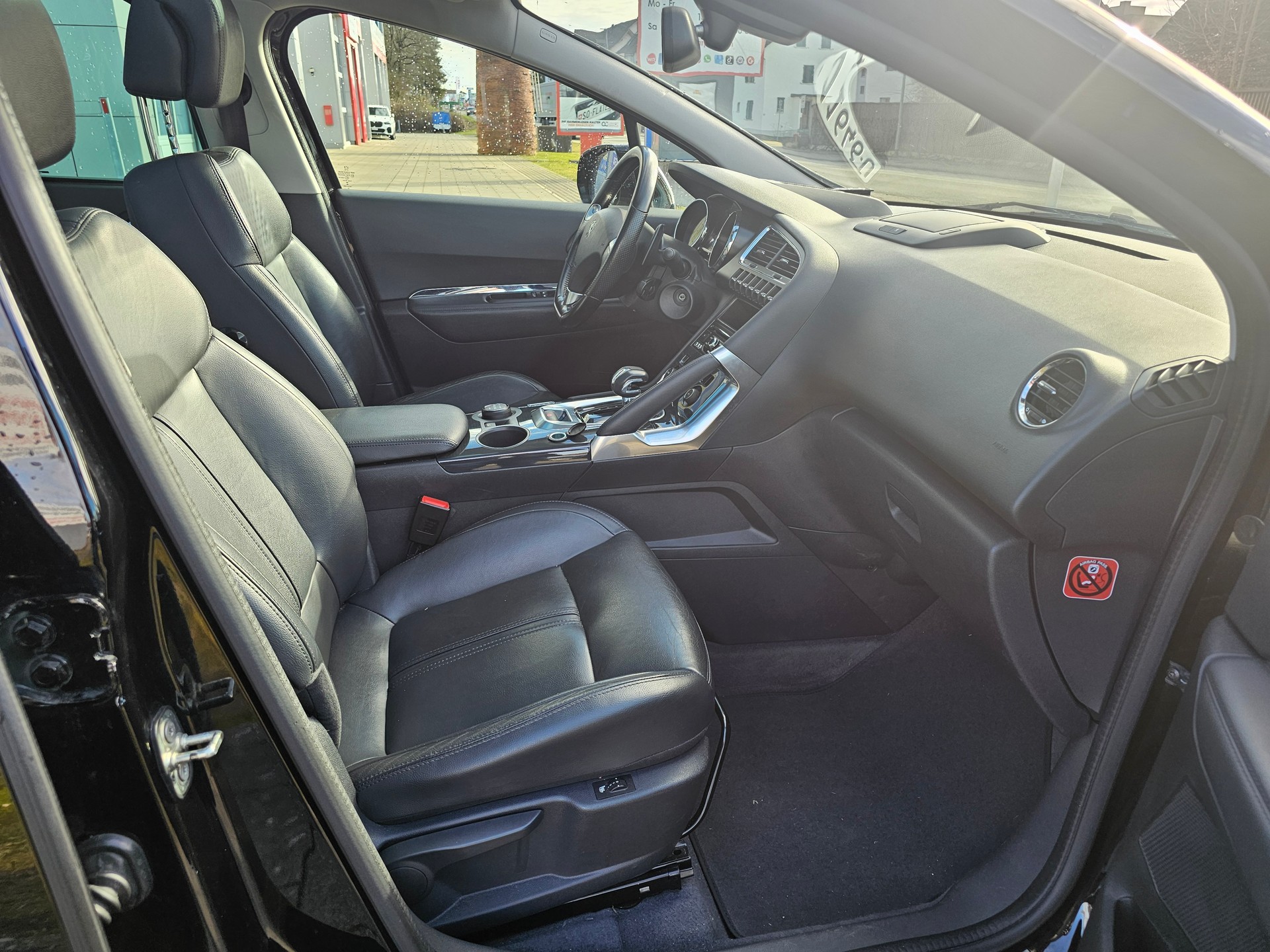 PEUGEOT 3008 HYbrid4 2.0 HDI ETG6-image-9