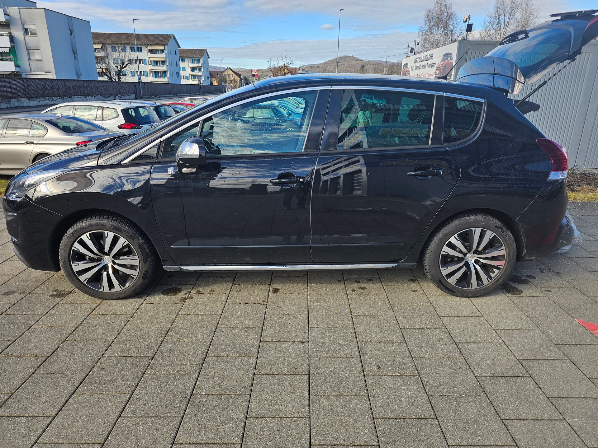 PEUGEOT 3008 HYbrid4 2.0 HDI ETG6-image-6