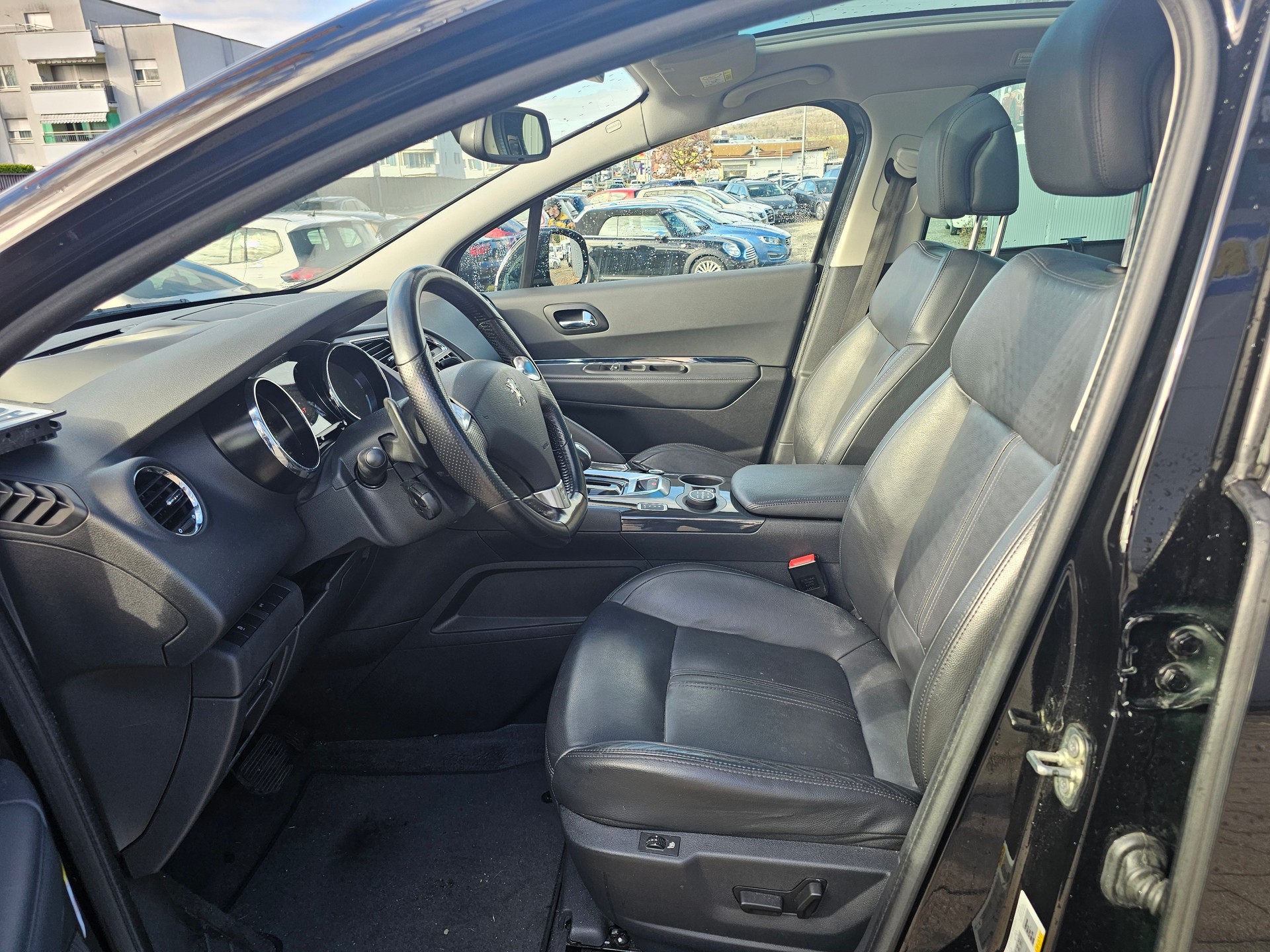 PEUGEOT 3008 HYbrid4 2.0 HDI ETG6-image-8