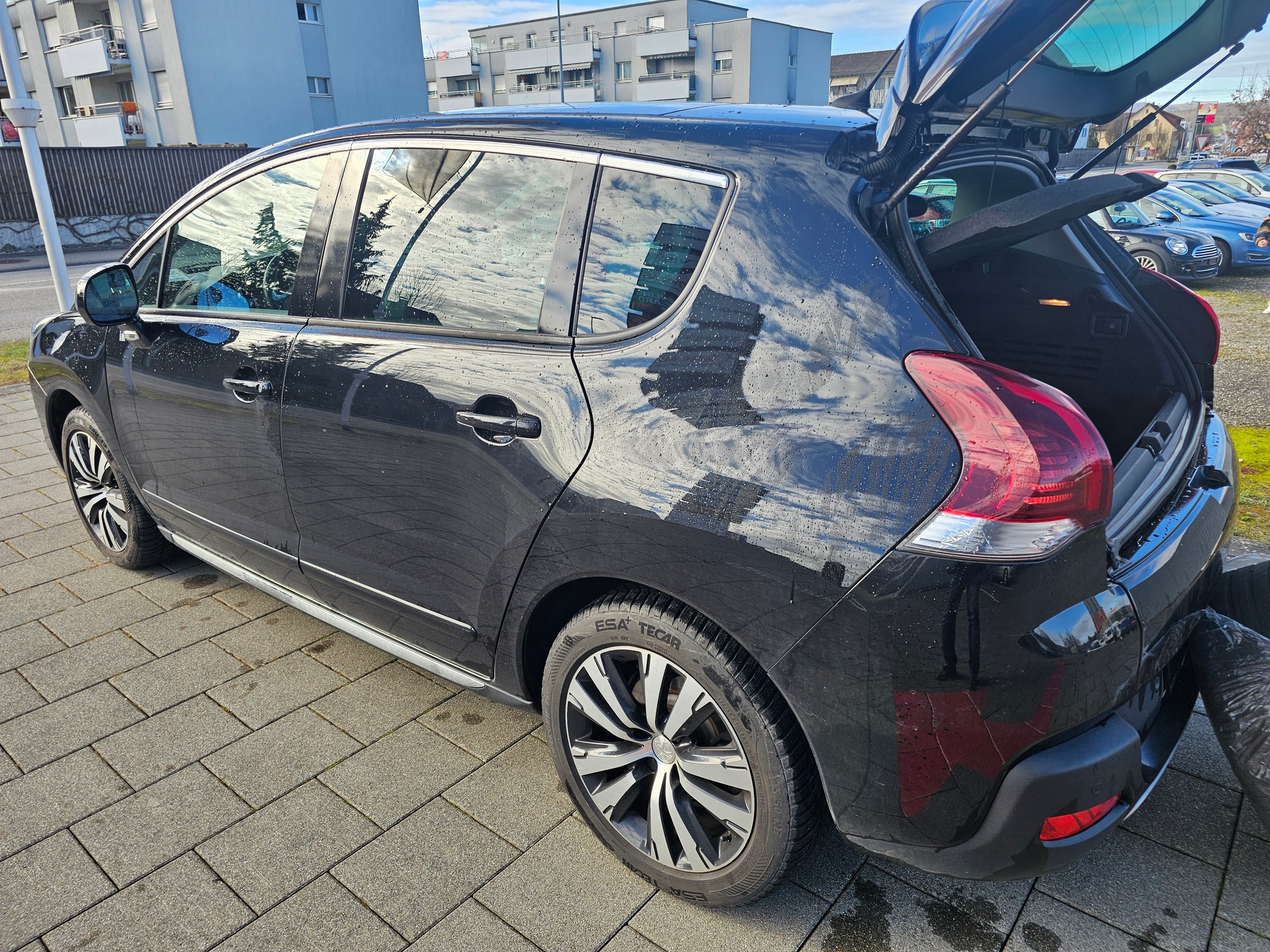 PEUGEOT 3008 HYbrid4 2.0 HDI ETG6-image-4