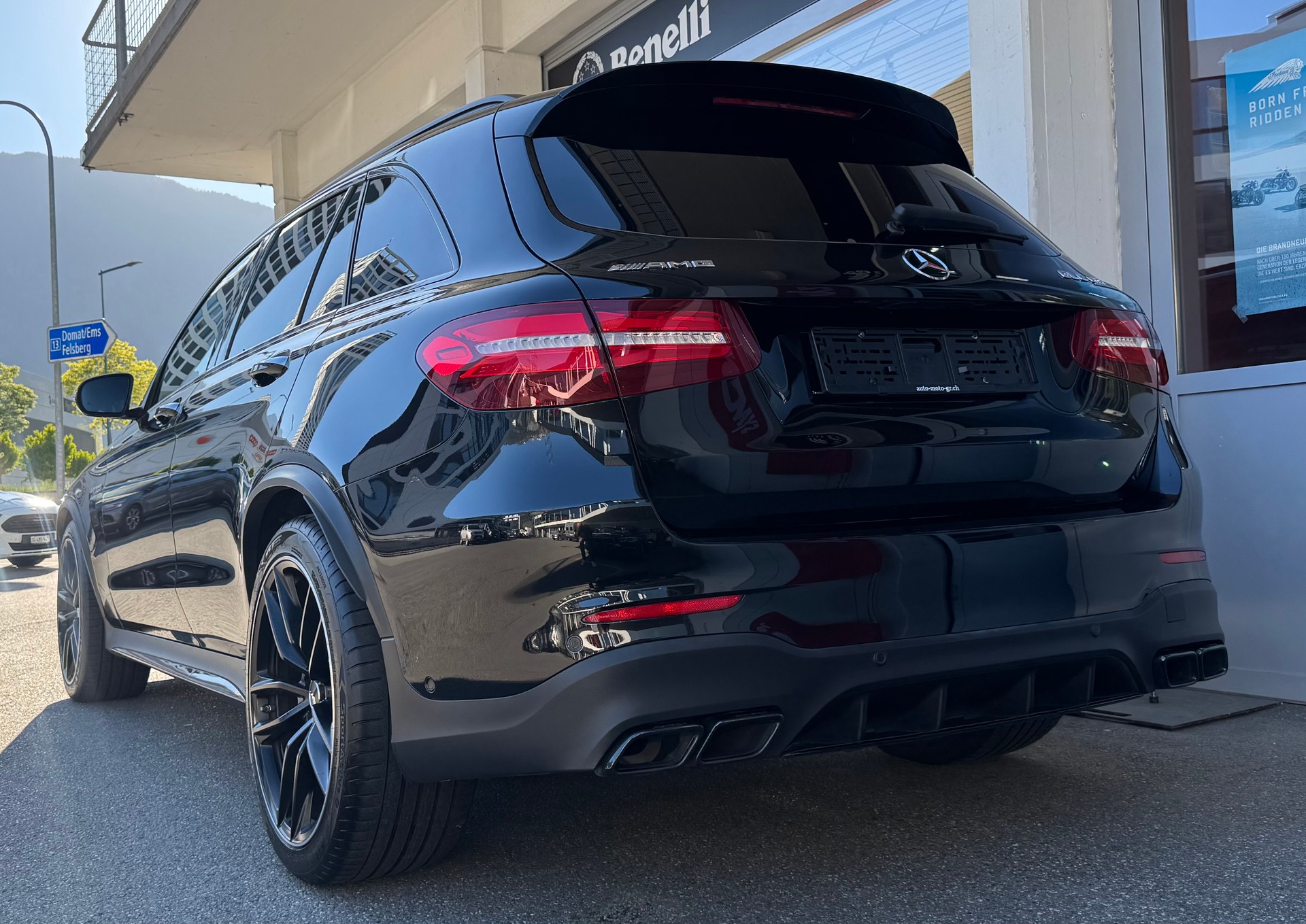 MERCEDES-BENZ GLC 63 S AMG 4Matic+ 9G-Tronic-showroom-element-3