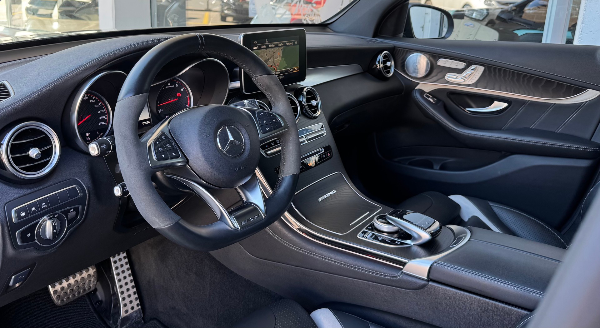 MERCEDES-BENZ GLC 63 S AMG 4Matic+ 9G-Tronic-image-6