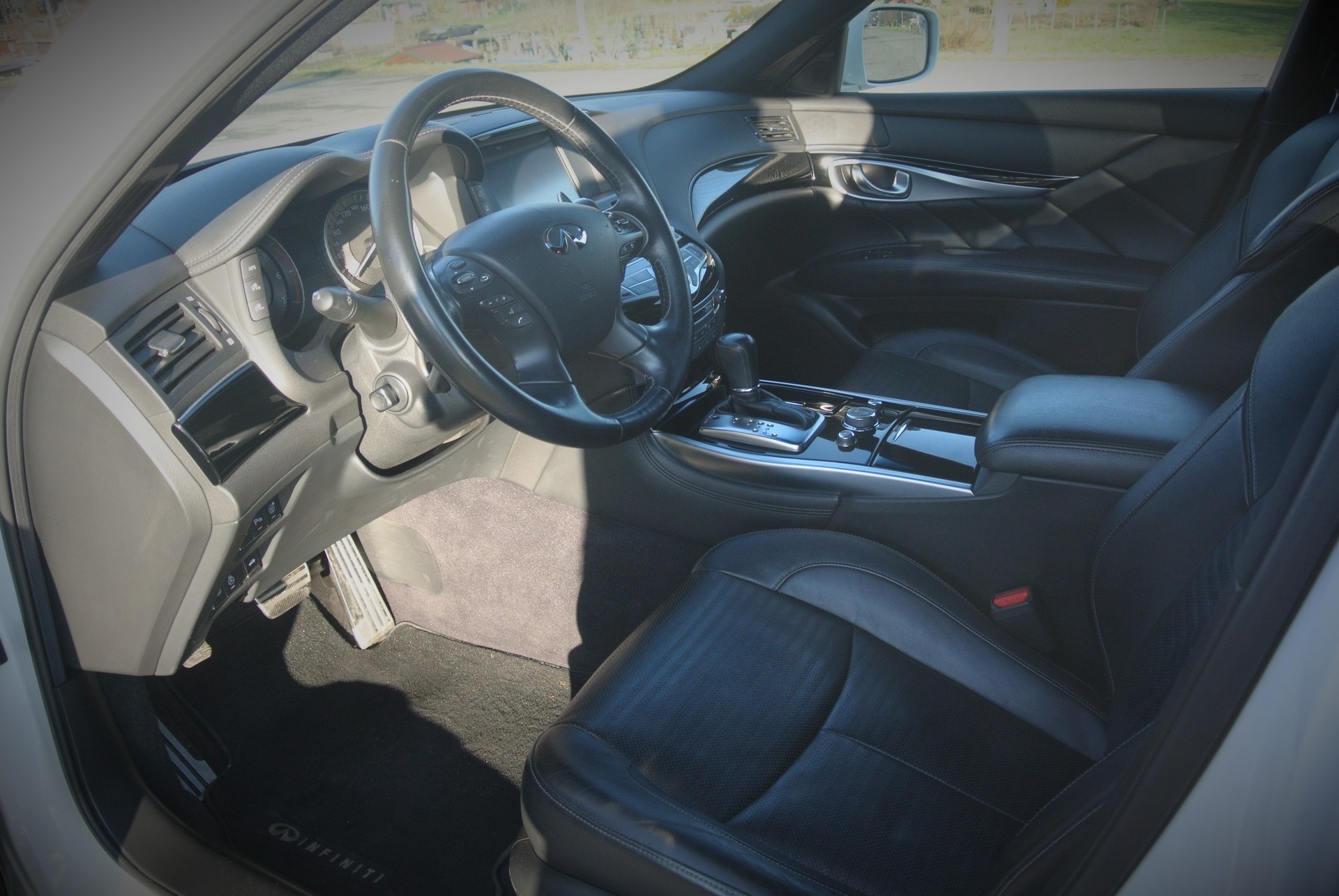 INFINITI Q70S Premium Automatic-image-10