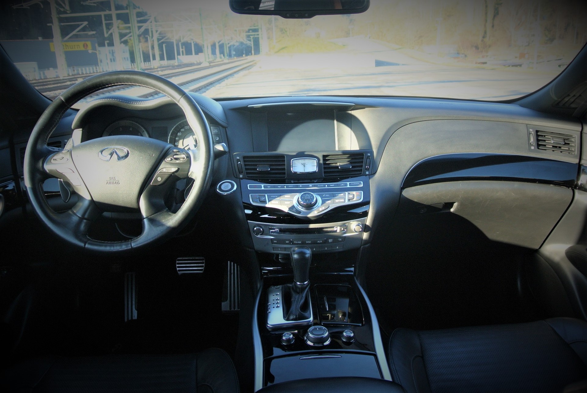 INFINITI Q70S Premium Automatic-image-13