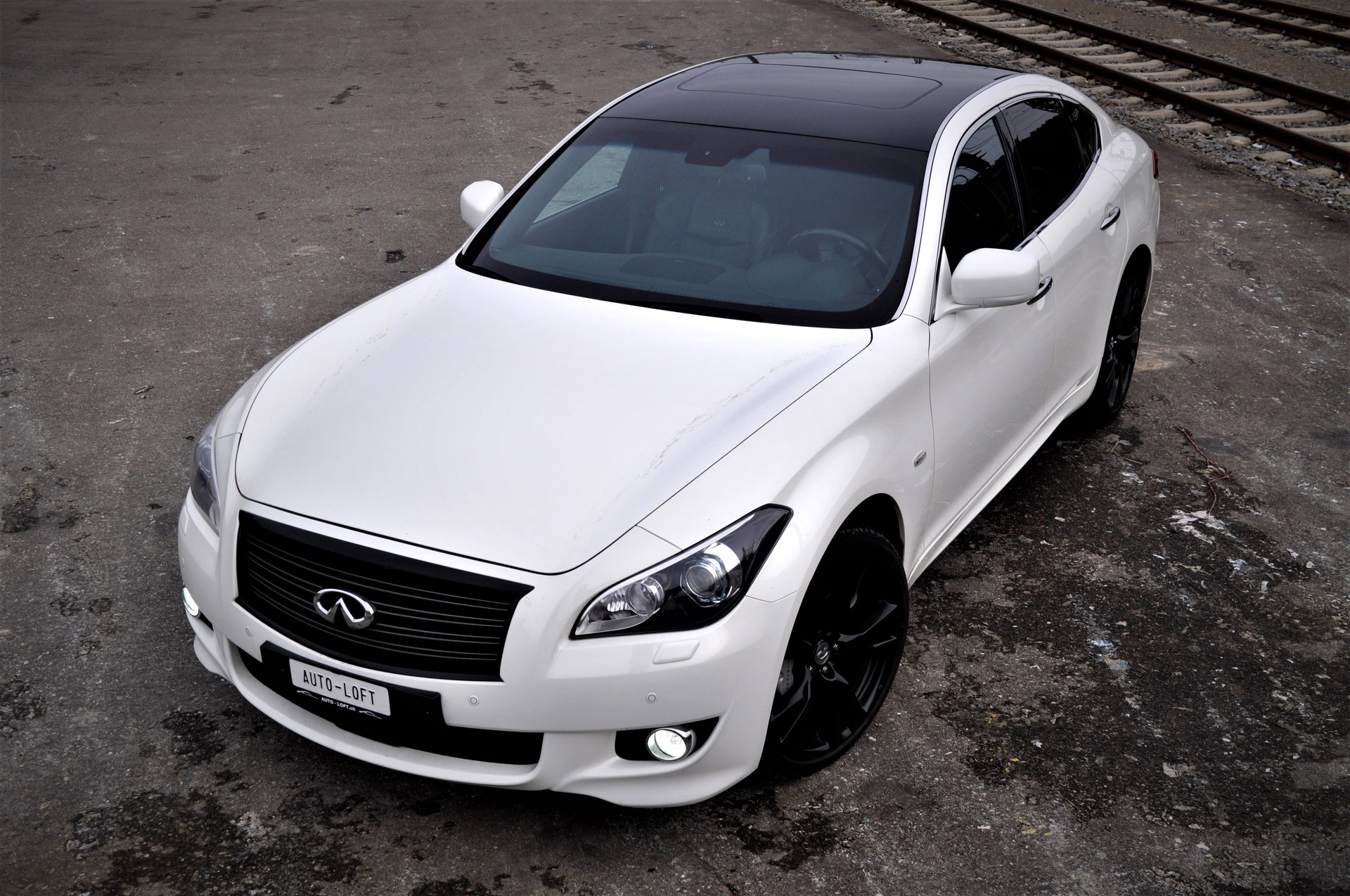 INFINITI Q70S Premium Automatic-image-6