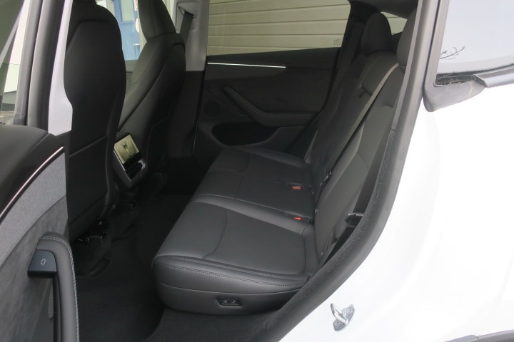 TESLA Model Y Premium AWD-image-7