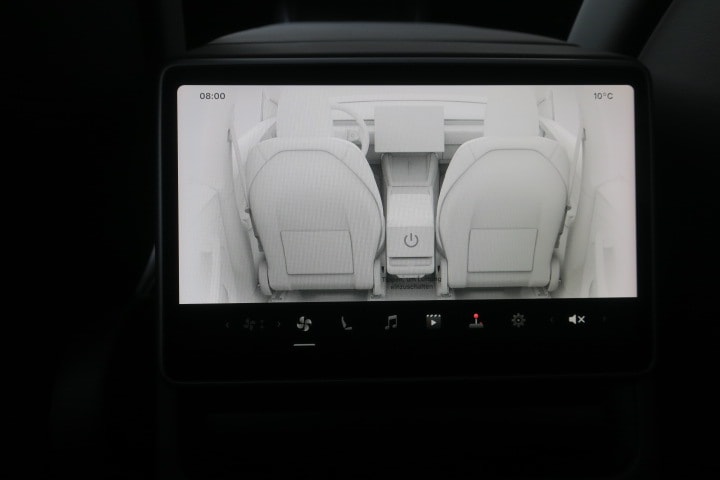 TESLA Model Y Premium AWD-image-9