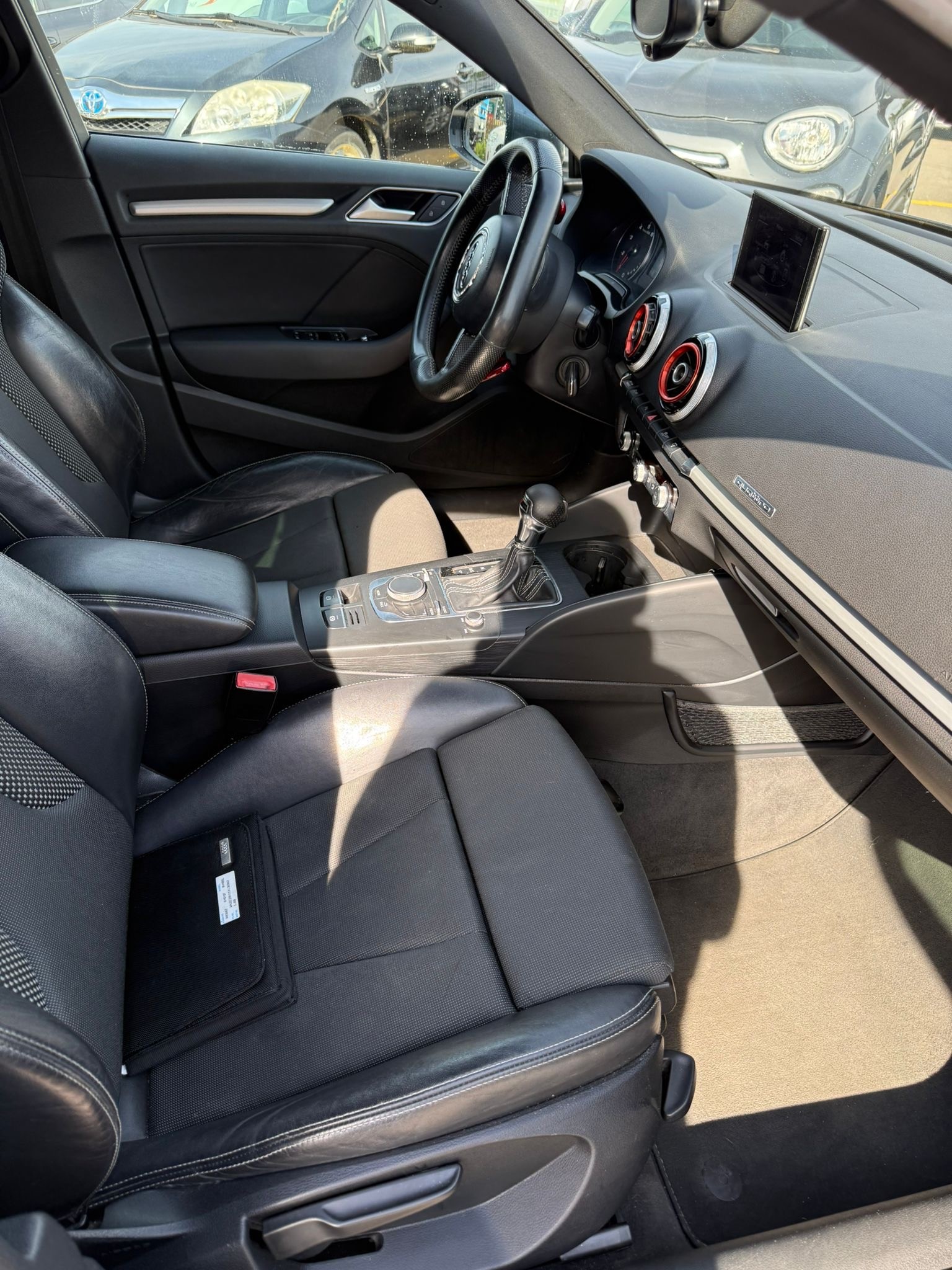 AUDI A3 Sportback 1.8 TFSI Attraction quattro S-tronic-image-9