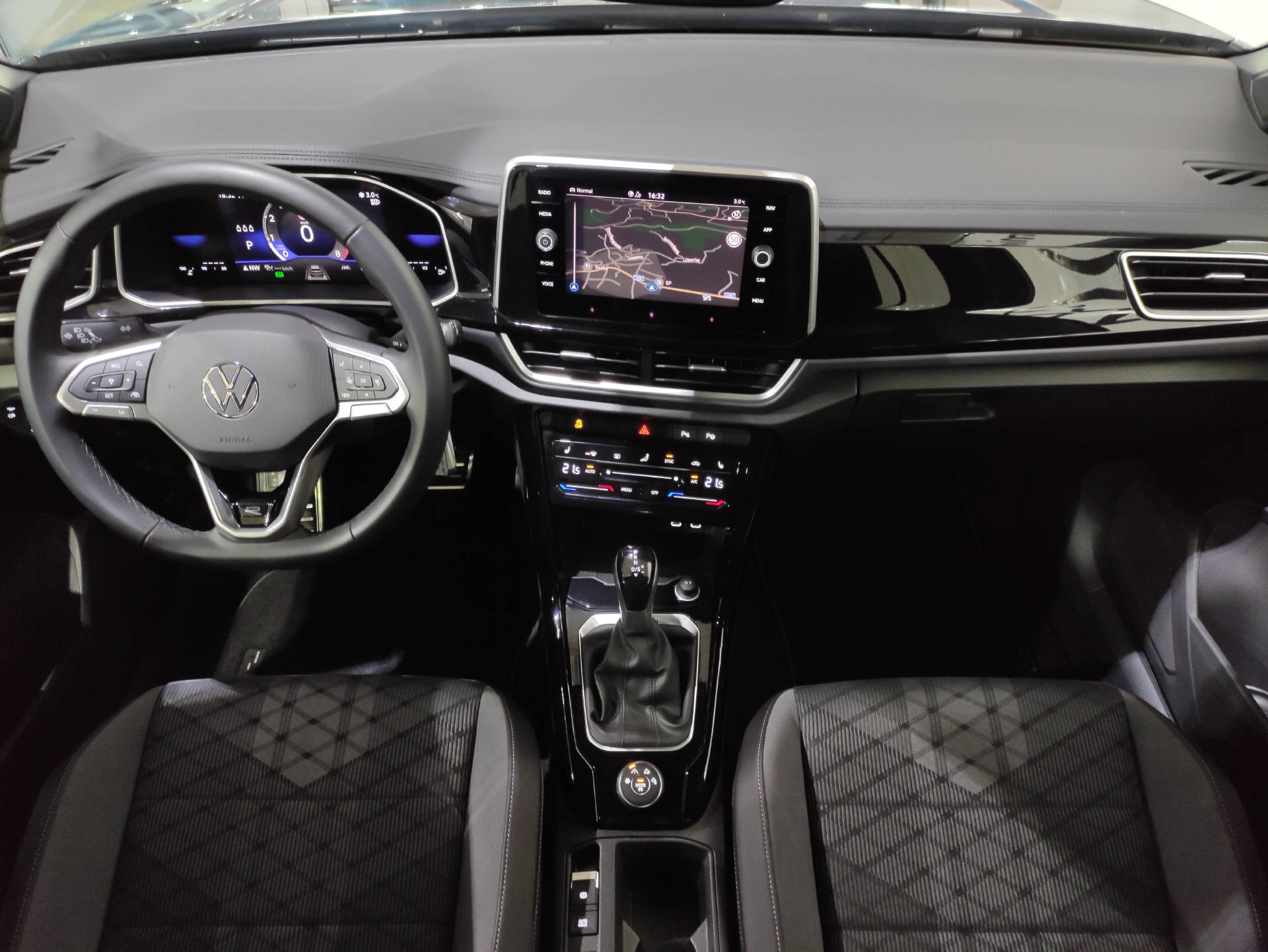 VW T-Roc 2.0 TSI R-Line DSG 4motion-image-12