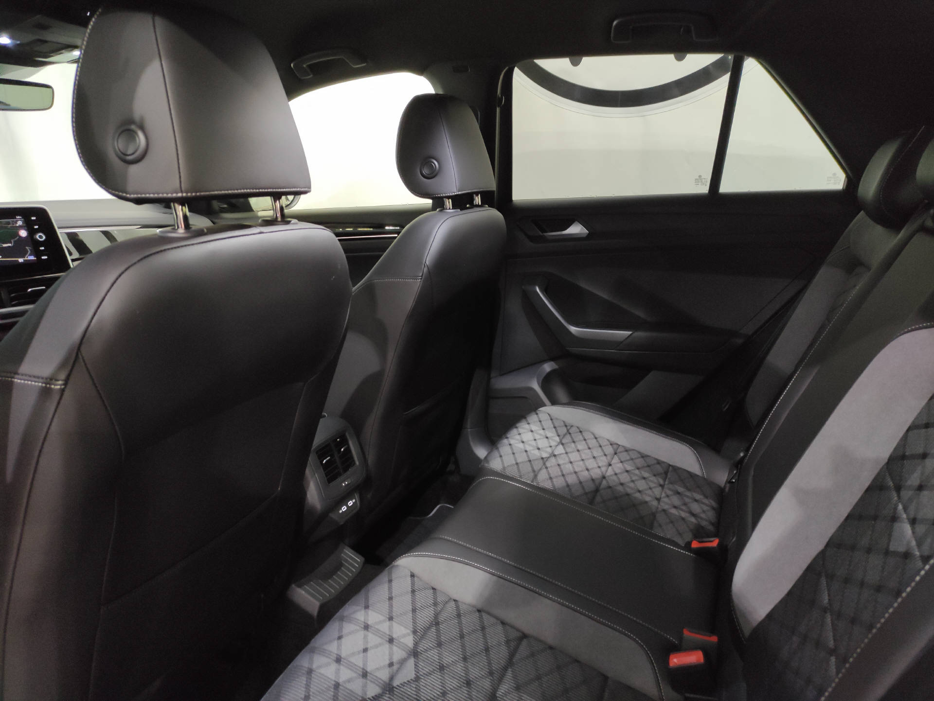 VW T-Roc 2.0 TSI R-Line DSG 4motion-image-10