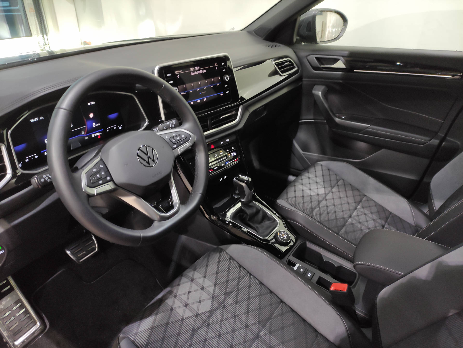 VW T-Roc 2.0 TSI R-Line DSG 4motion-showroom-element-3