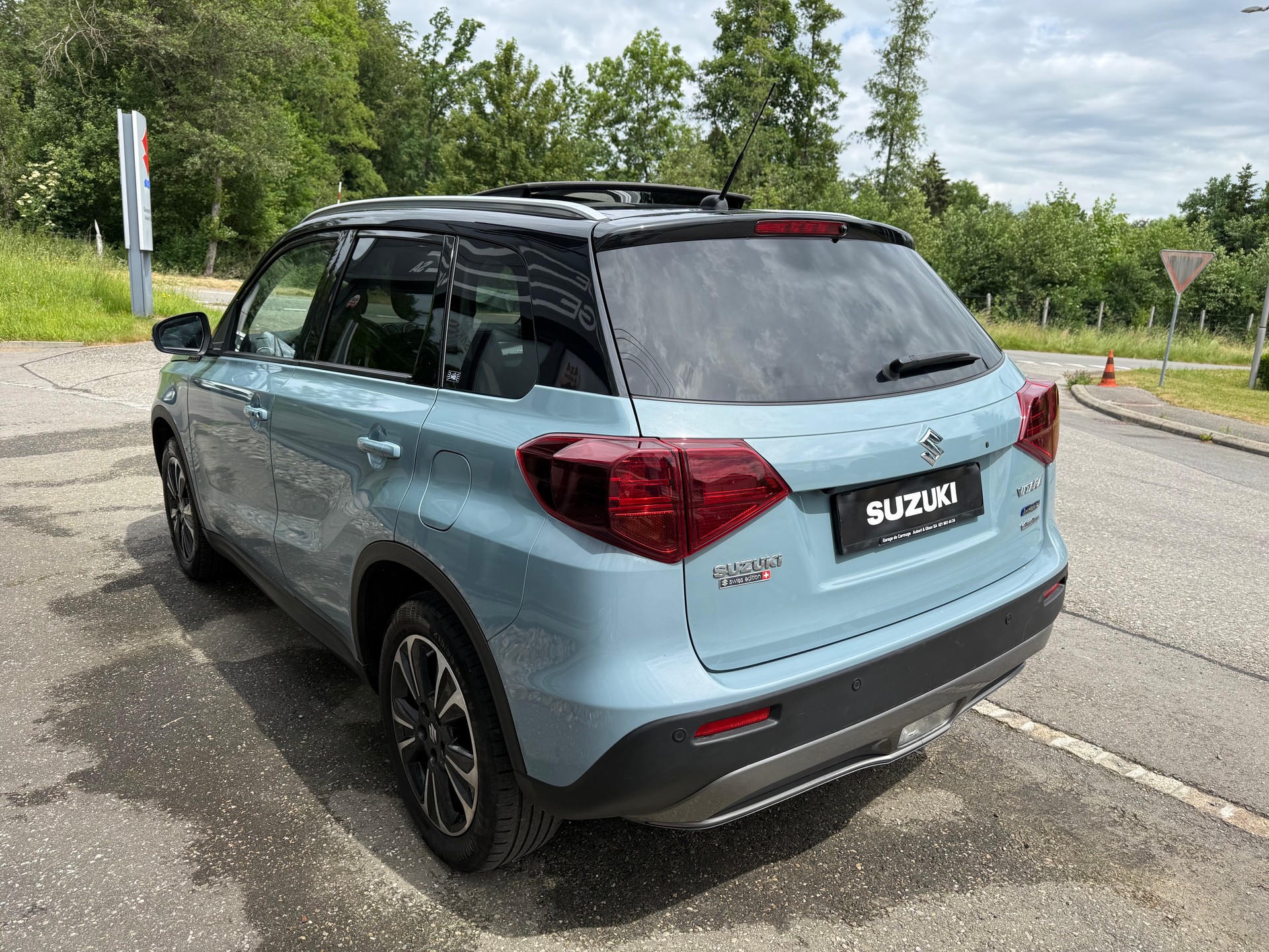 SUZUKI Vitara 1.5 Hybrid Compact Top 4x4 AGS-image-3