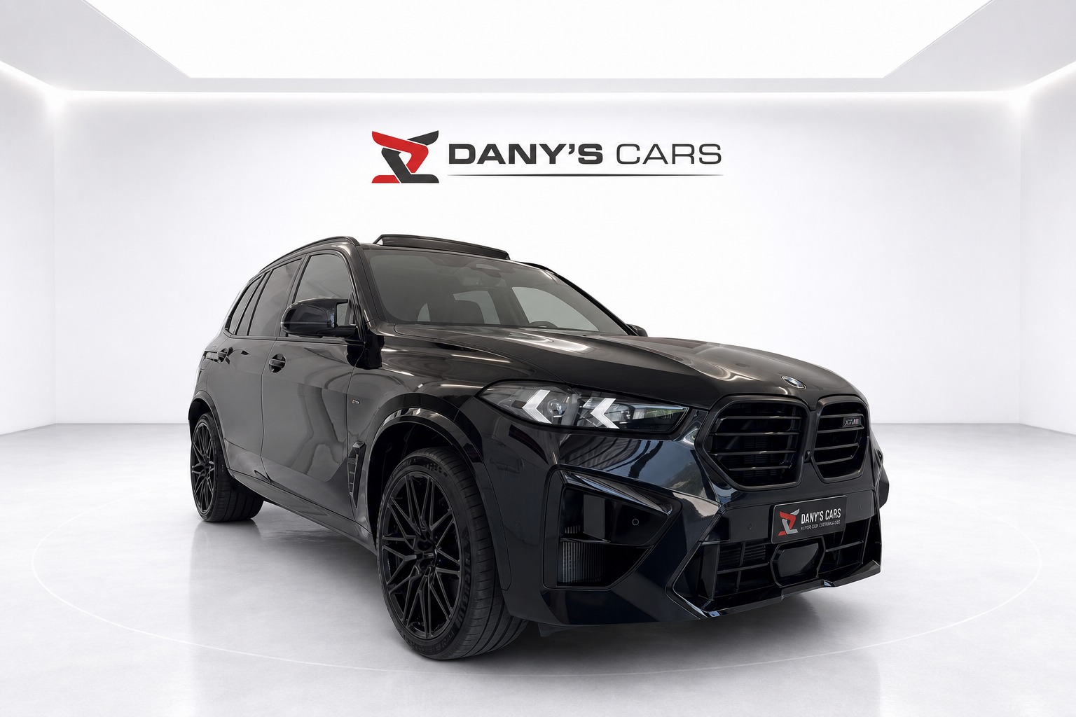 BMW X5M Competition Individual-showroom-element-3