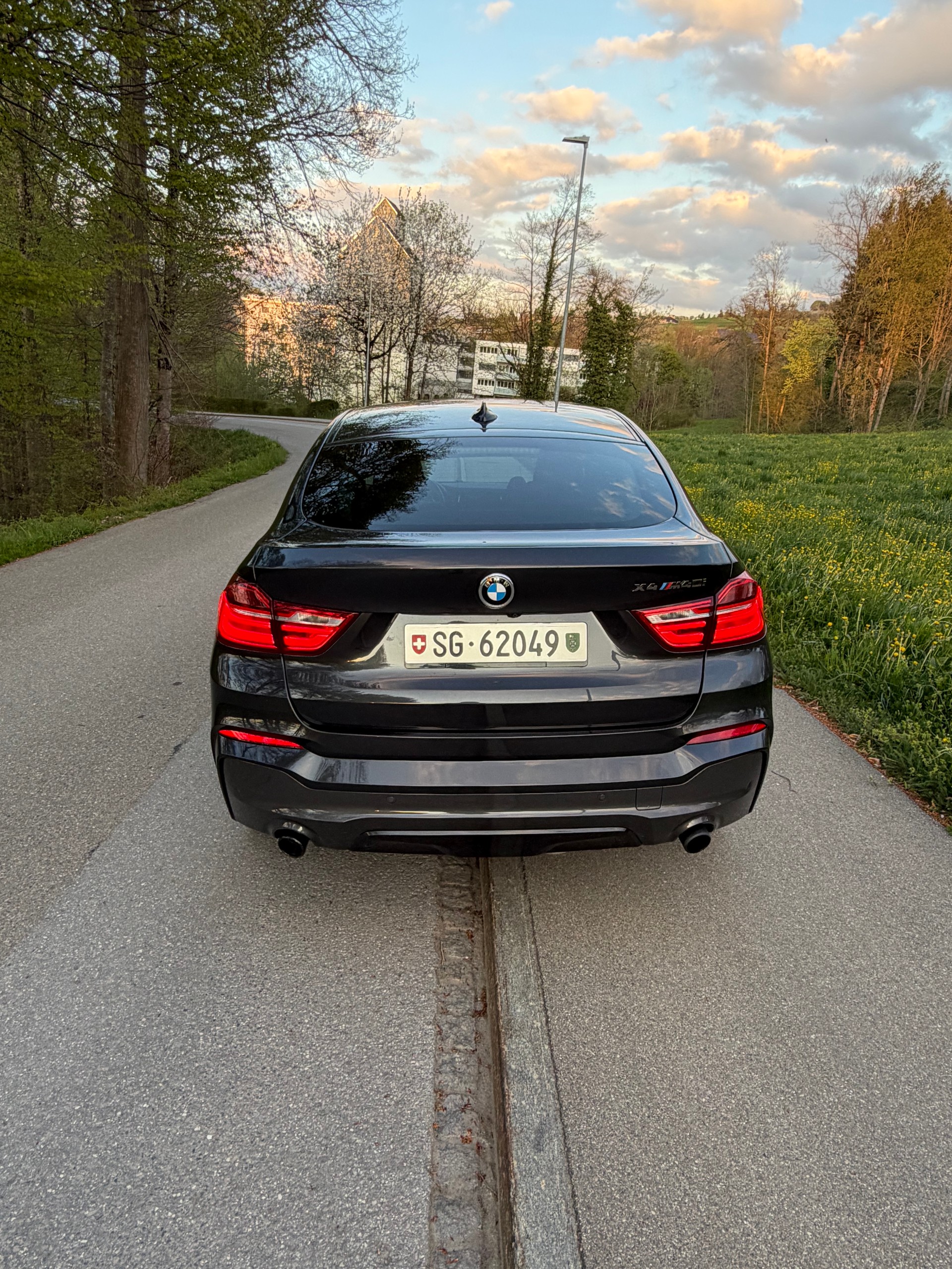 BMW M40i-image-1