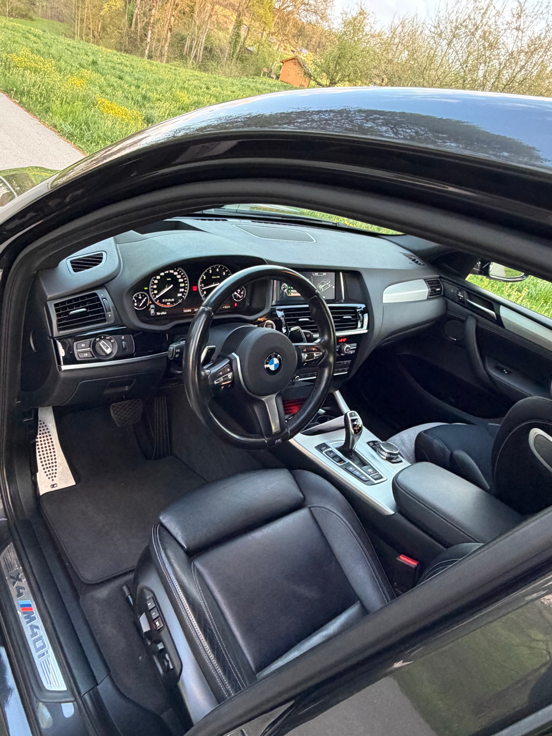 BMW M40i-image-2