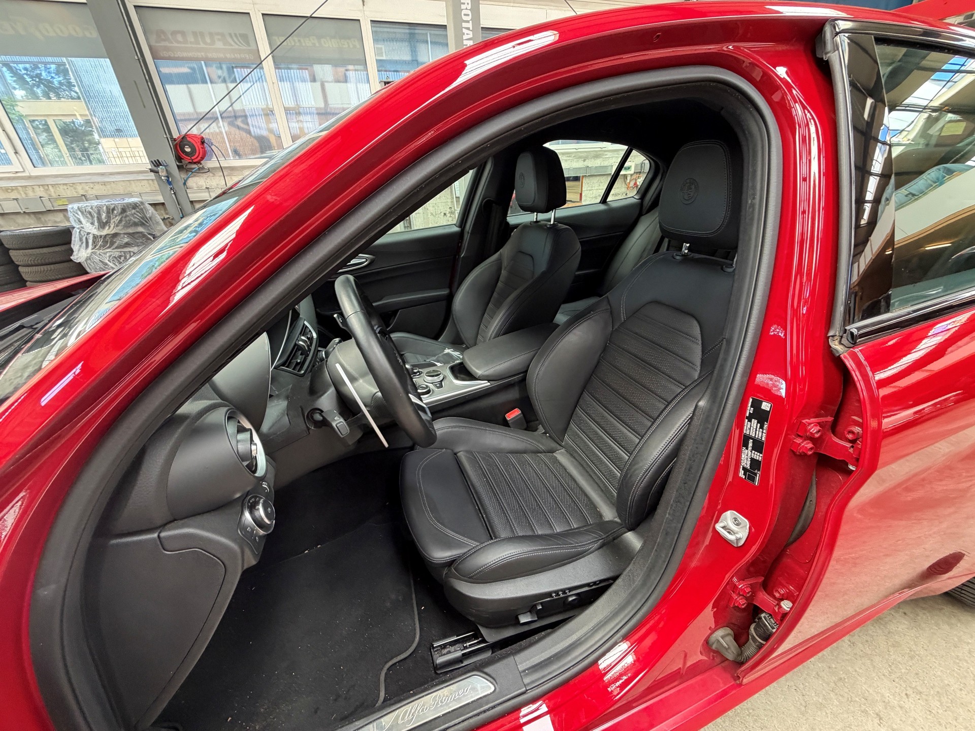ALFA ROMEO Giulia 2.0 Veloce Q4 AT8-showroom-element-2