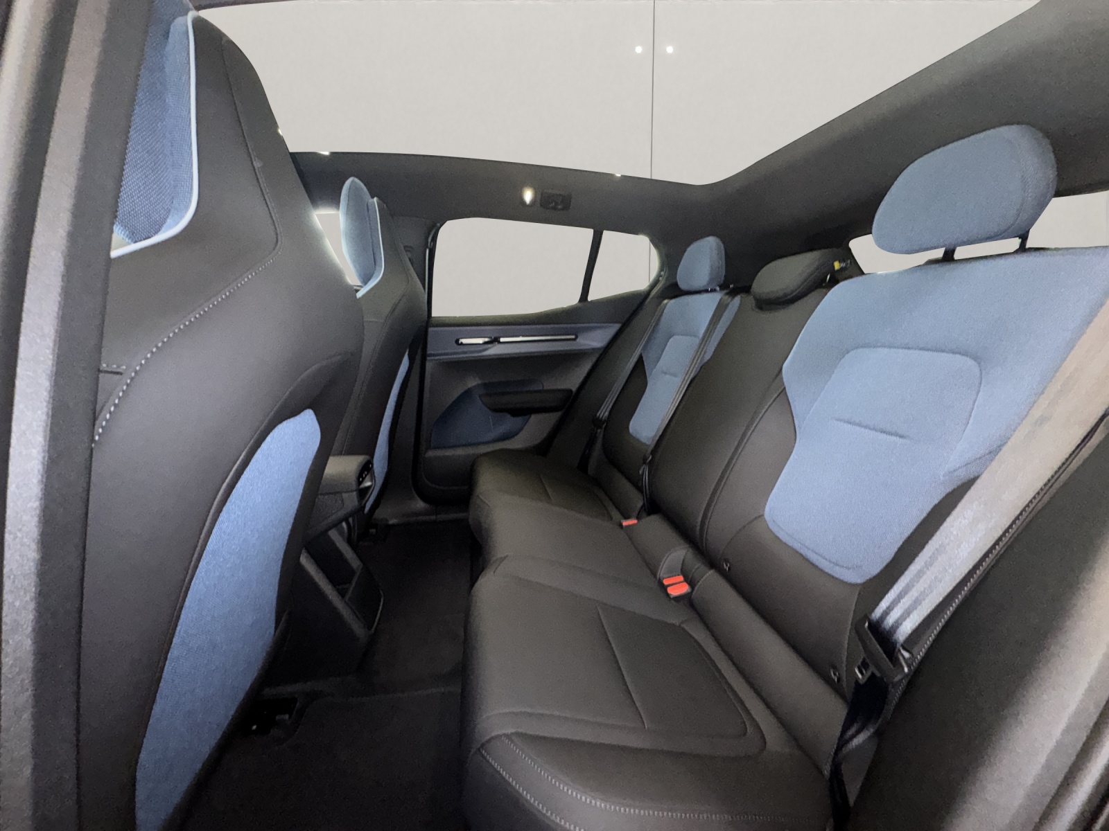 VOLVO EX30 E60 Twin Ultra Performance Sw. Black Ed. AWD-image-13
