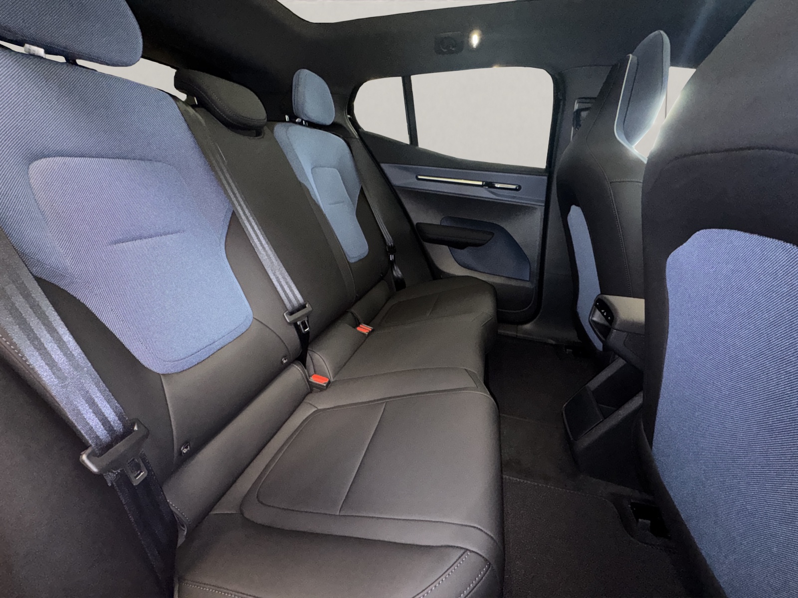 VOLVO EX30 E60 Twin Ultra Performance Sw. Black Ed. AWD-image-15
