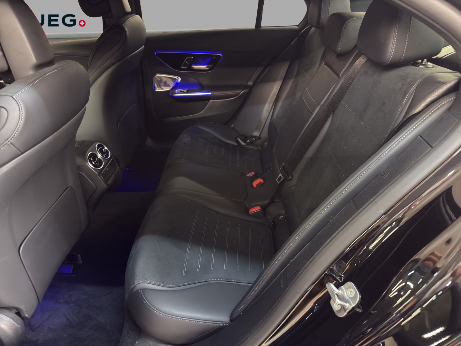 MERCEDES-BENZ C 200 4M - AMG / 360 Grad Kamera / Digital Light / Soundsystem-image-13