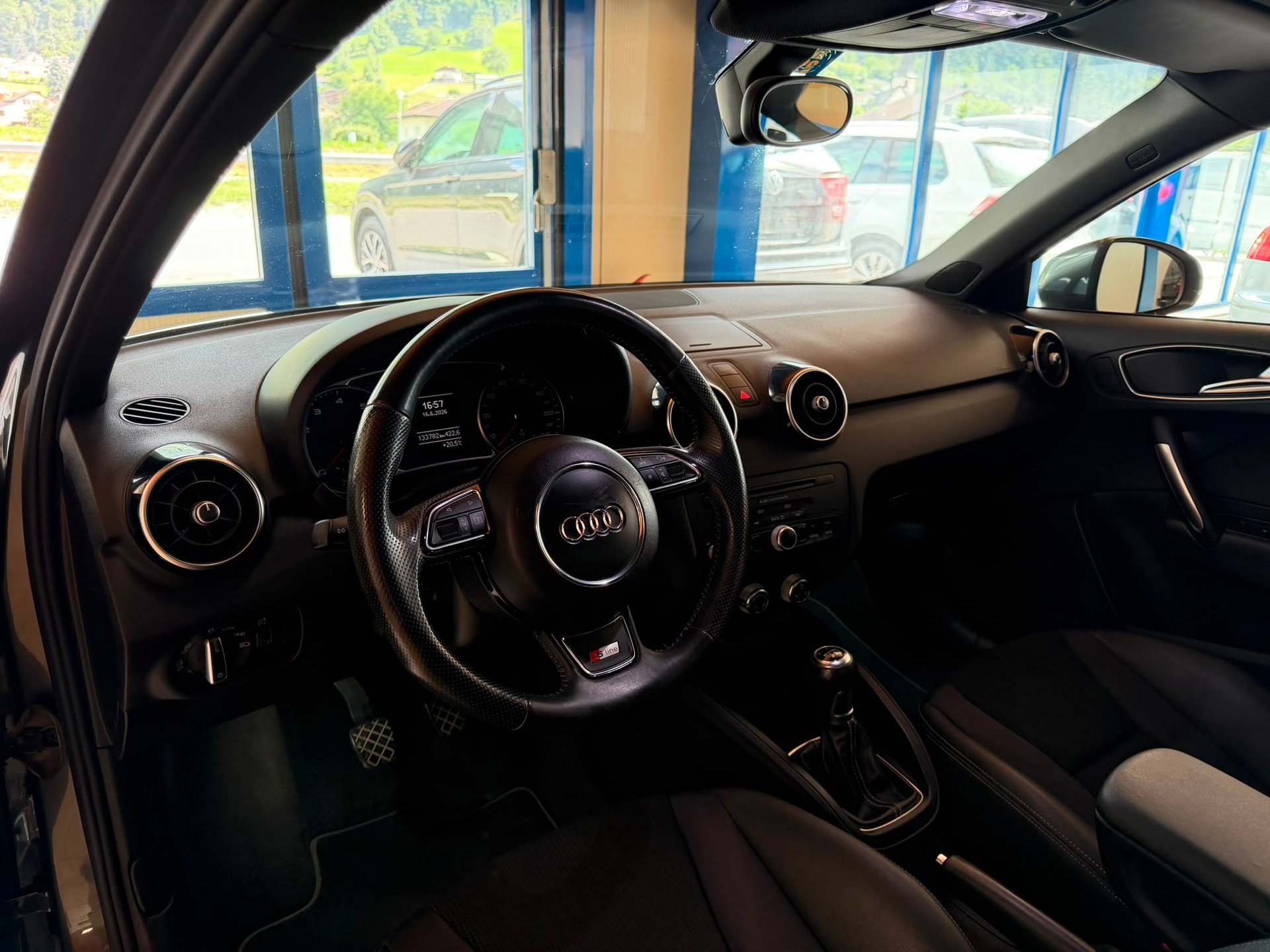 AUDI A1 1.4 TFSI Ambition S-tronic S LINE-image-14