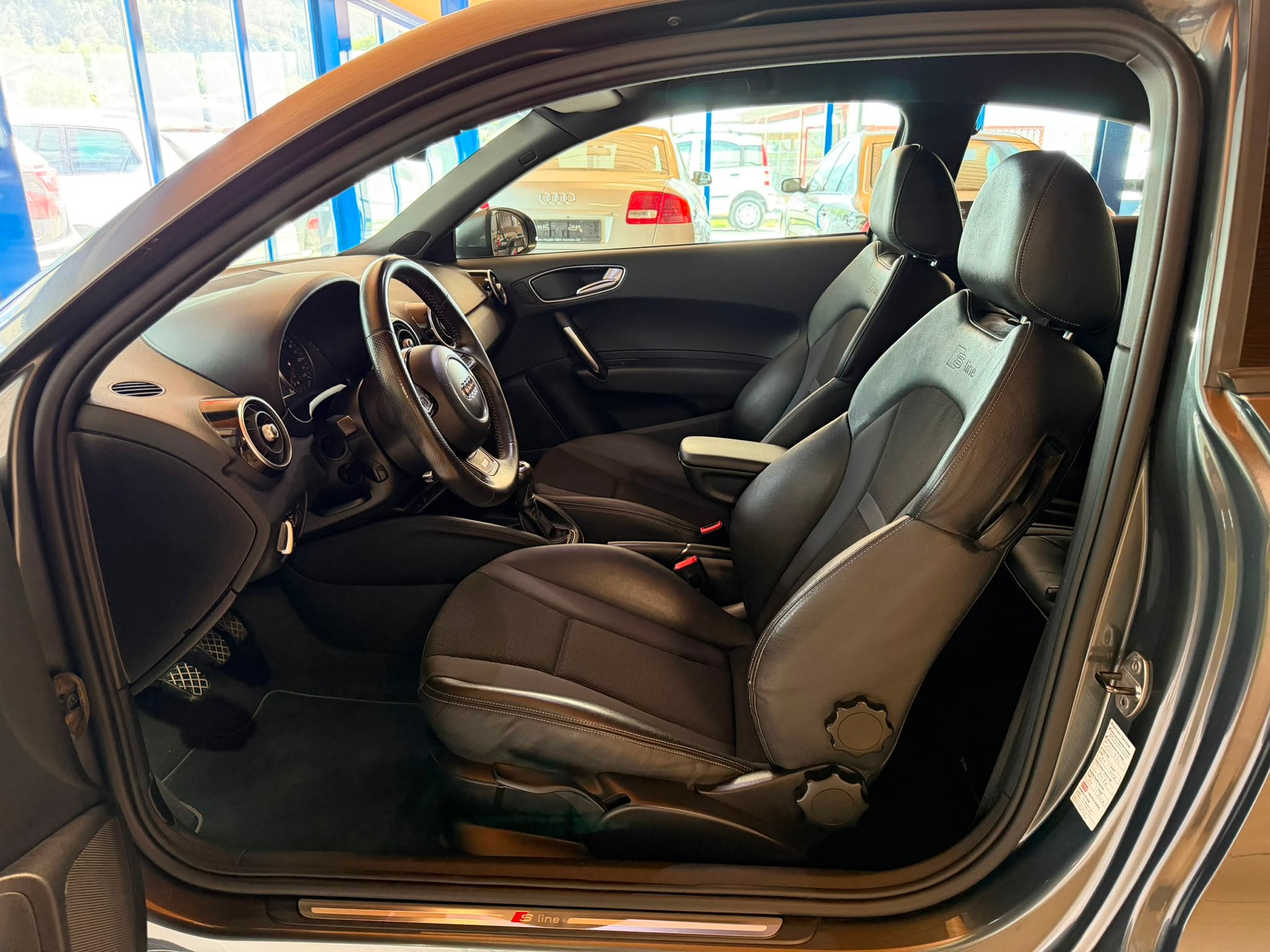 AUDI A1 1.4 TFSI Ambition S-tronic S LINE-image-15