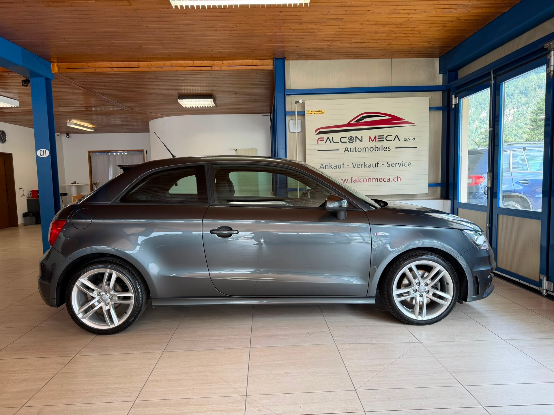 AUDI A1 1.4 TFSI Ambition S-tronic S LINE-image-9