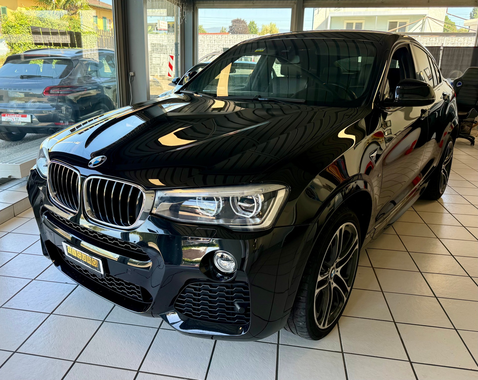 BMW X4 xDrive 20d M Sport Steptronic-showroom-element-3