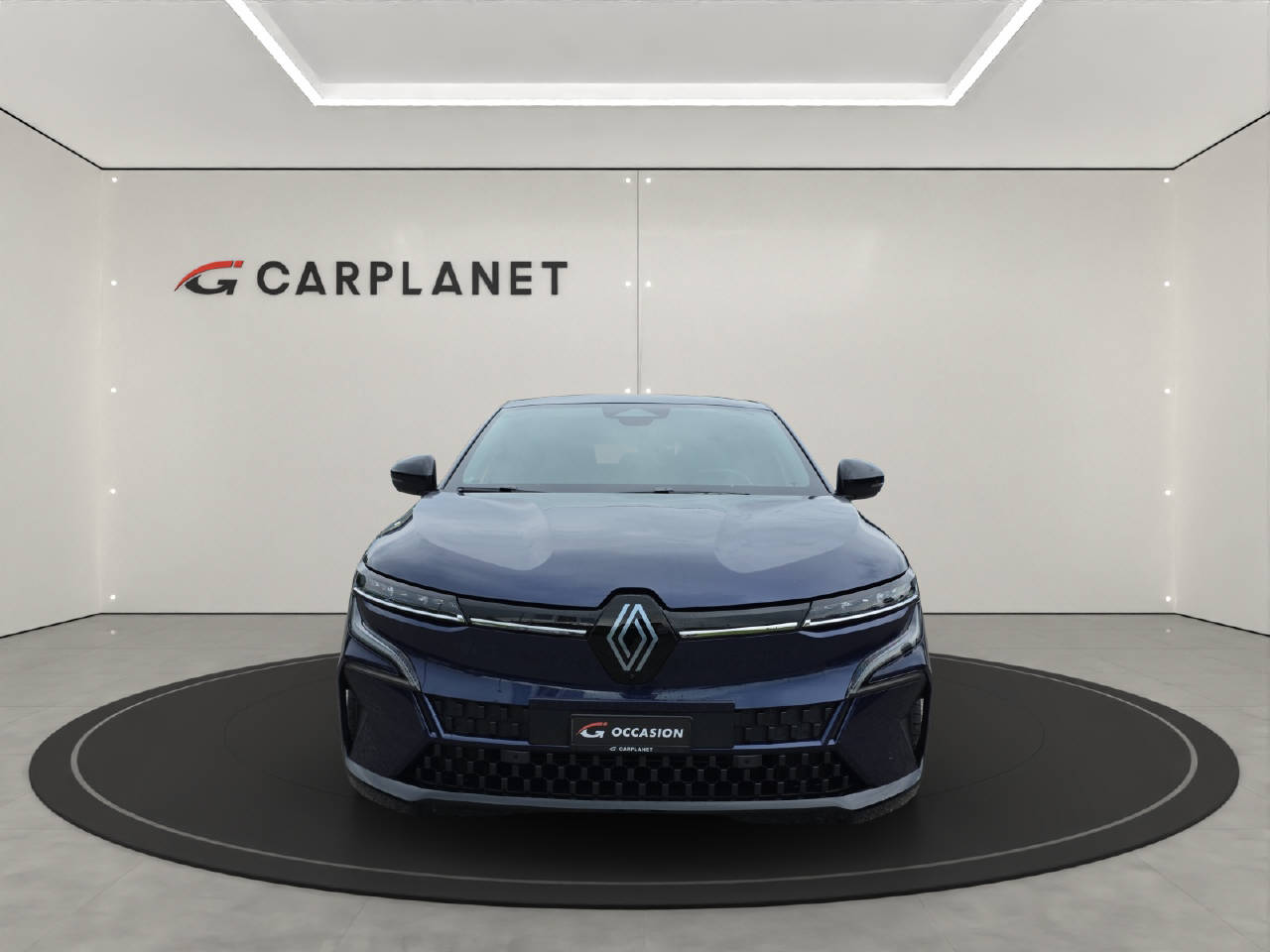 RENAULT Mégane E-Tech techno-showroom-element-1