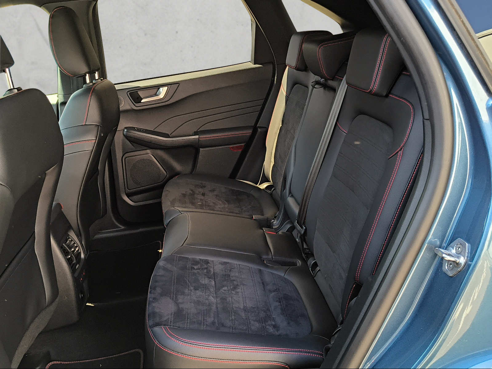 FORD Kuga 2.5 Plug-in Hybrid ST-Line X-image-9