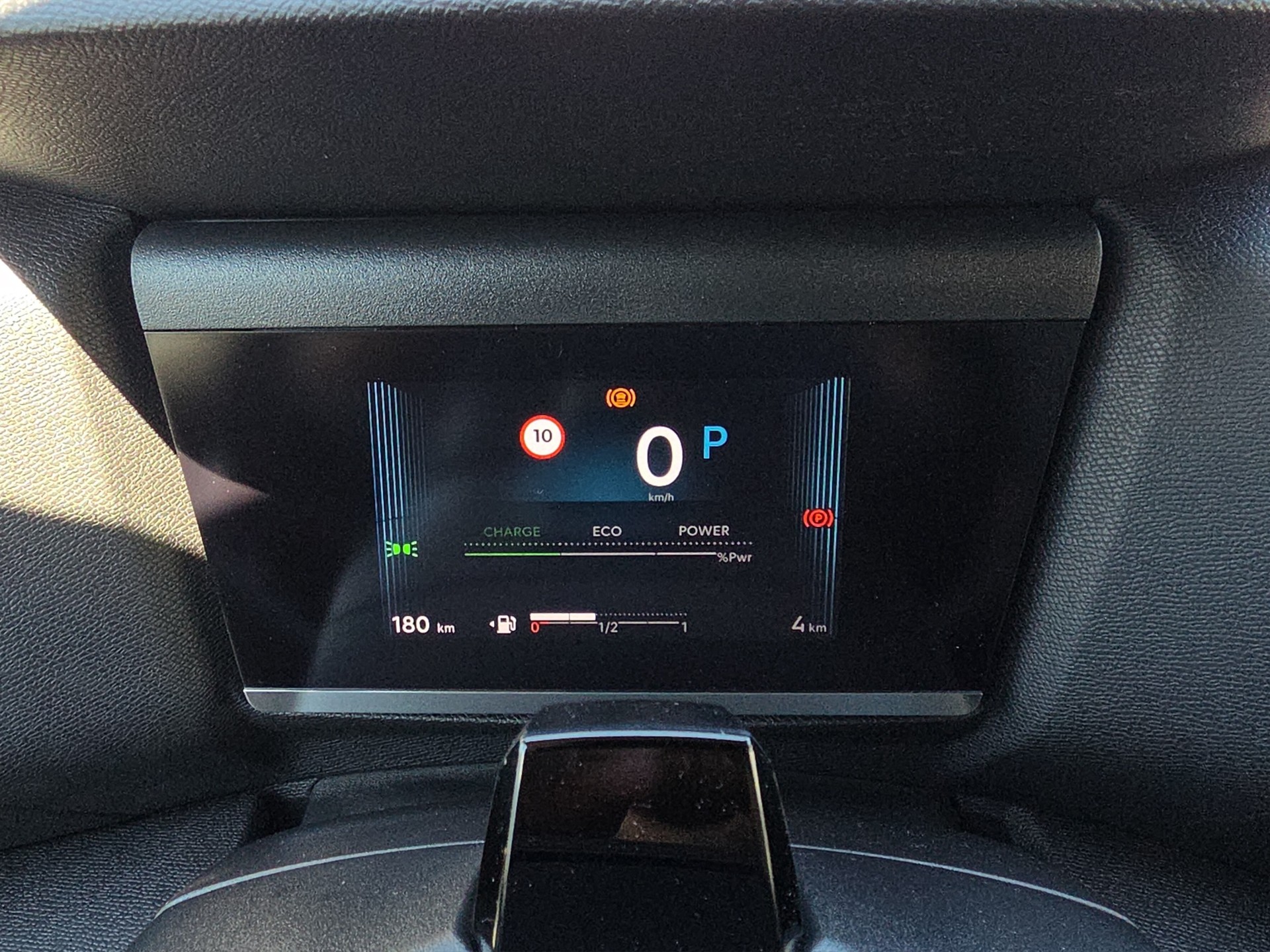 CITROEN C4 1.2 Hybrid Plus-image-10
